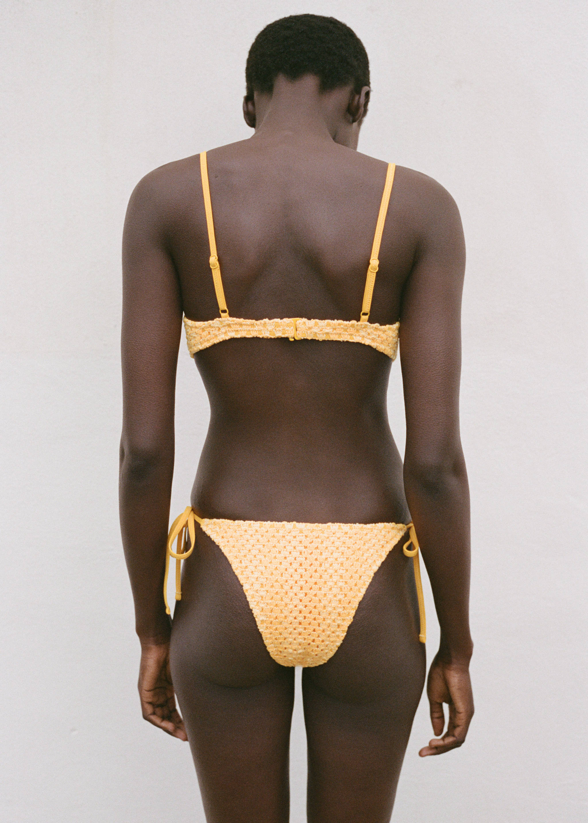 Crochet bikini top - Reverse of the article