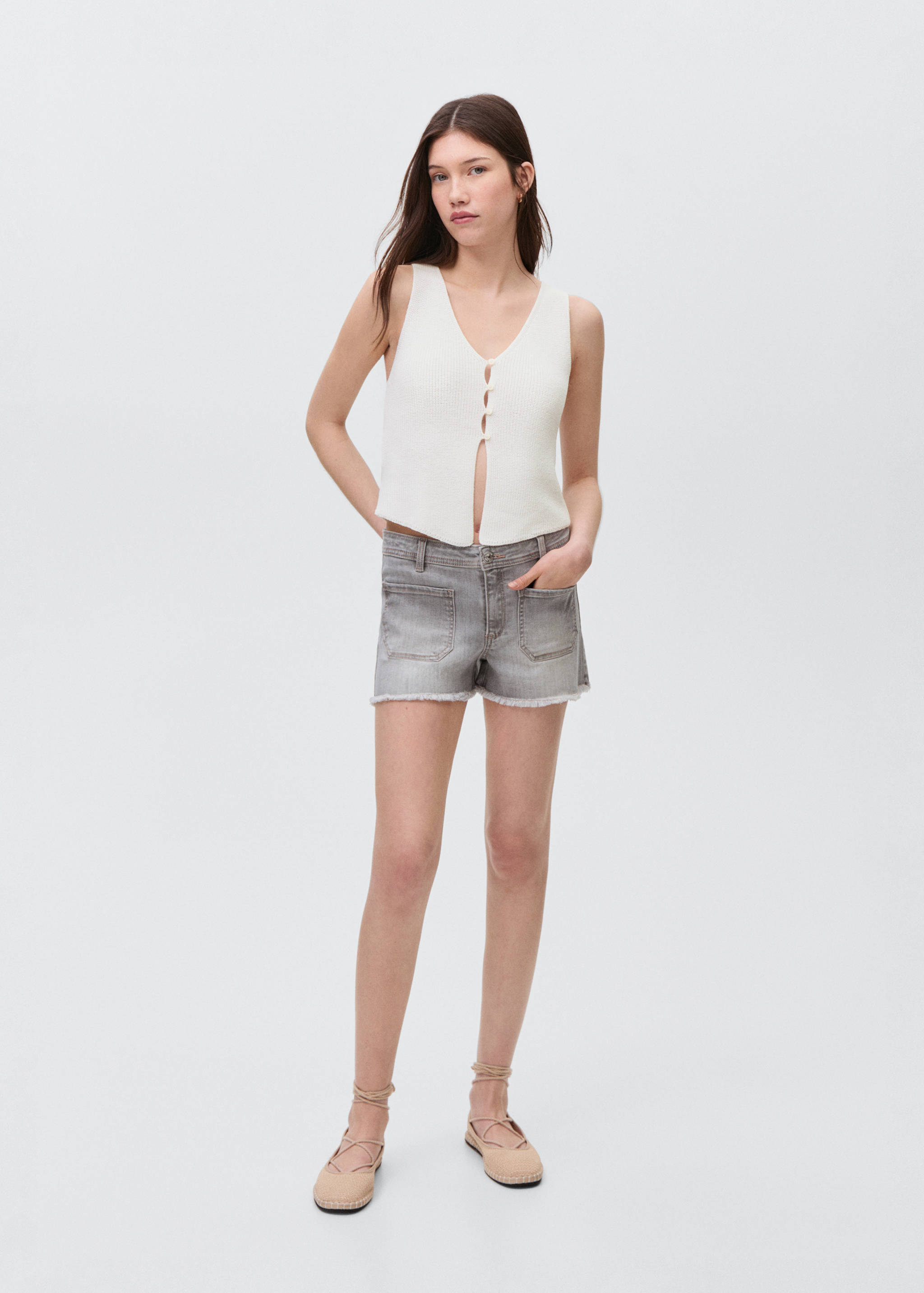 Buttoned knit top - General plane