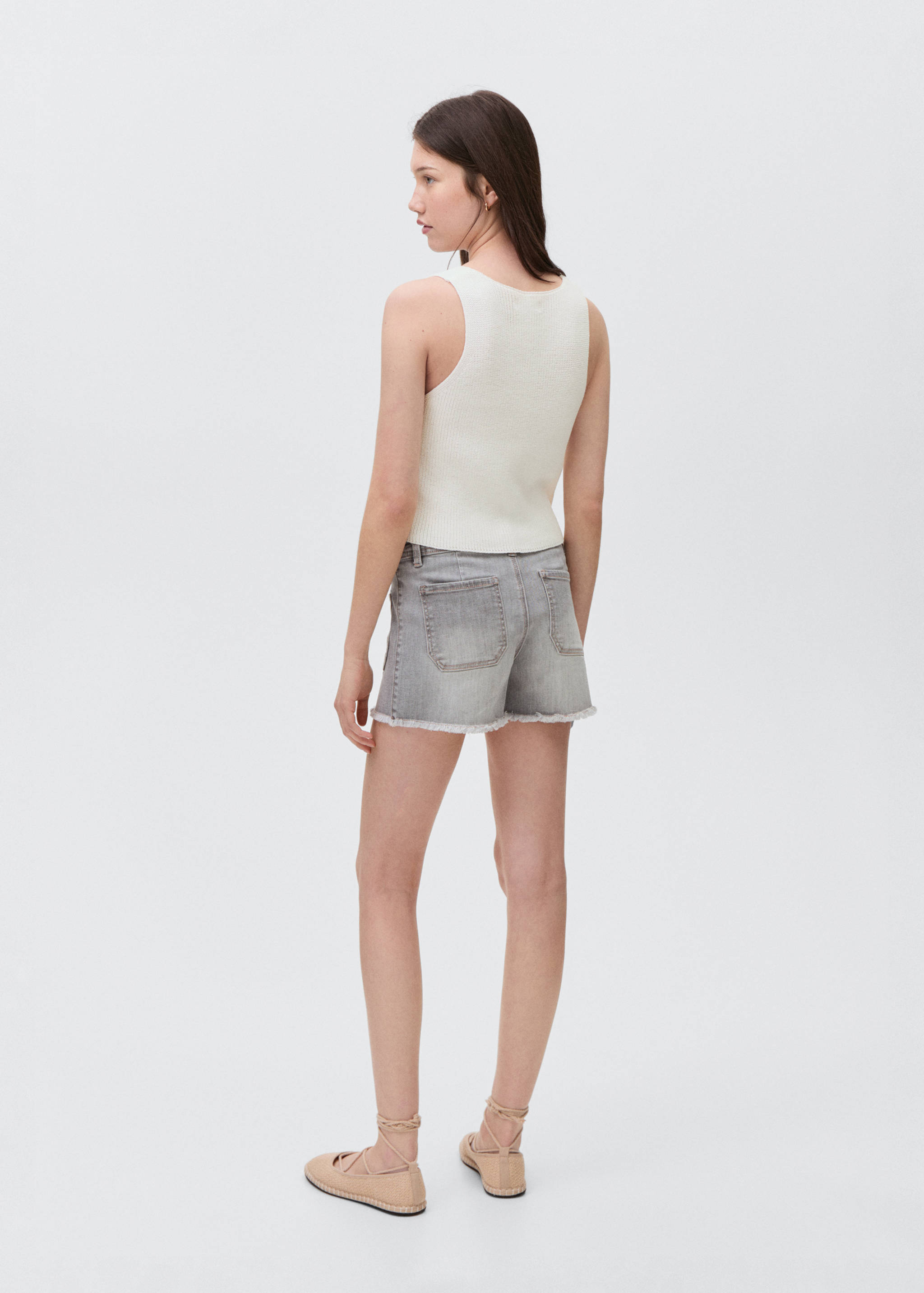 Buttoned knit top - Reverse of the article