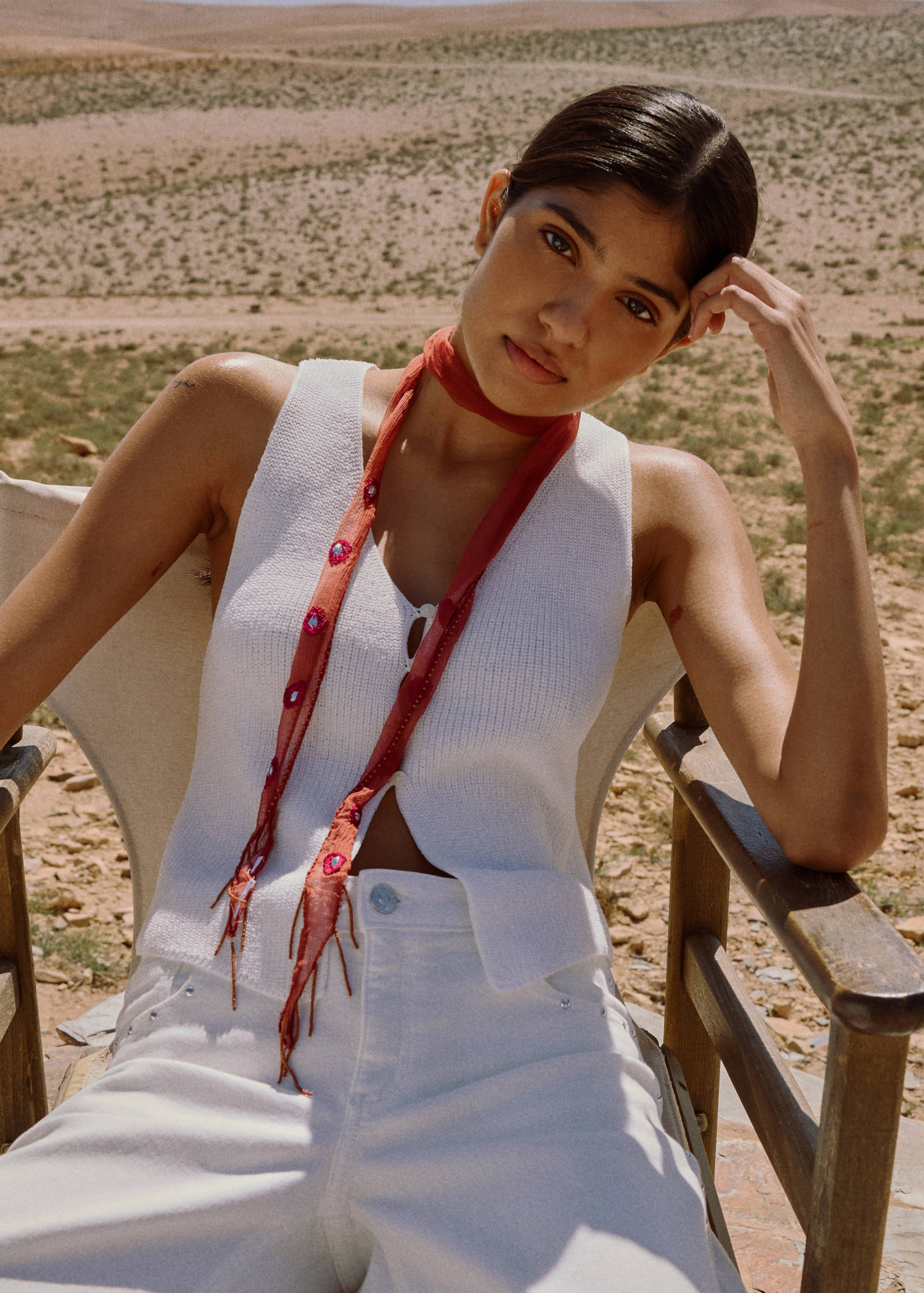 Buttoned knit top - Details of the article 5