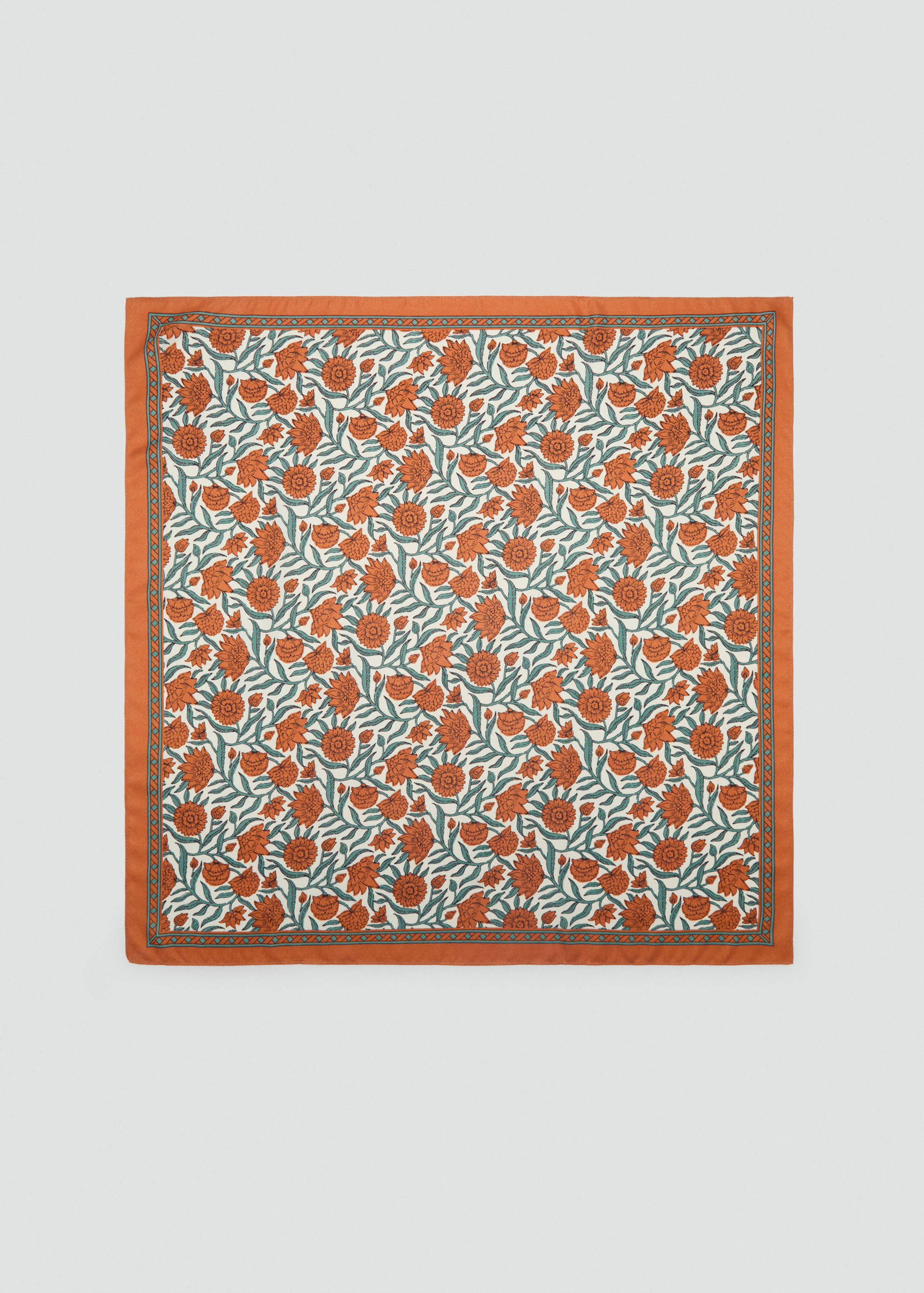 Foulard à fleurs - Article sans modèle