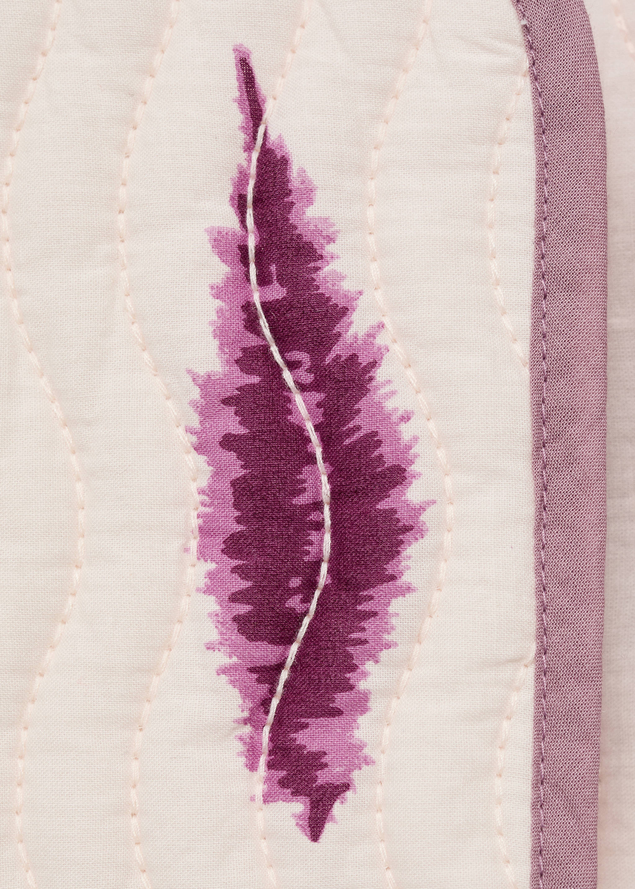 Printed quilted vest - Details of the article 0