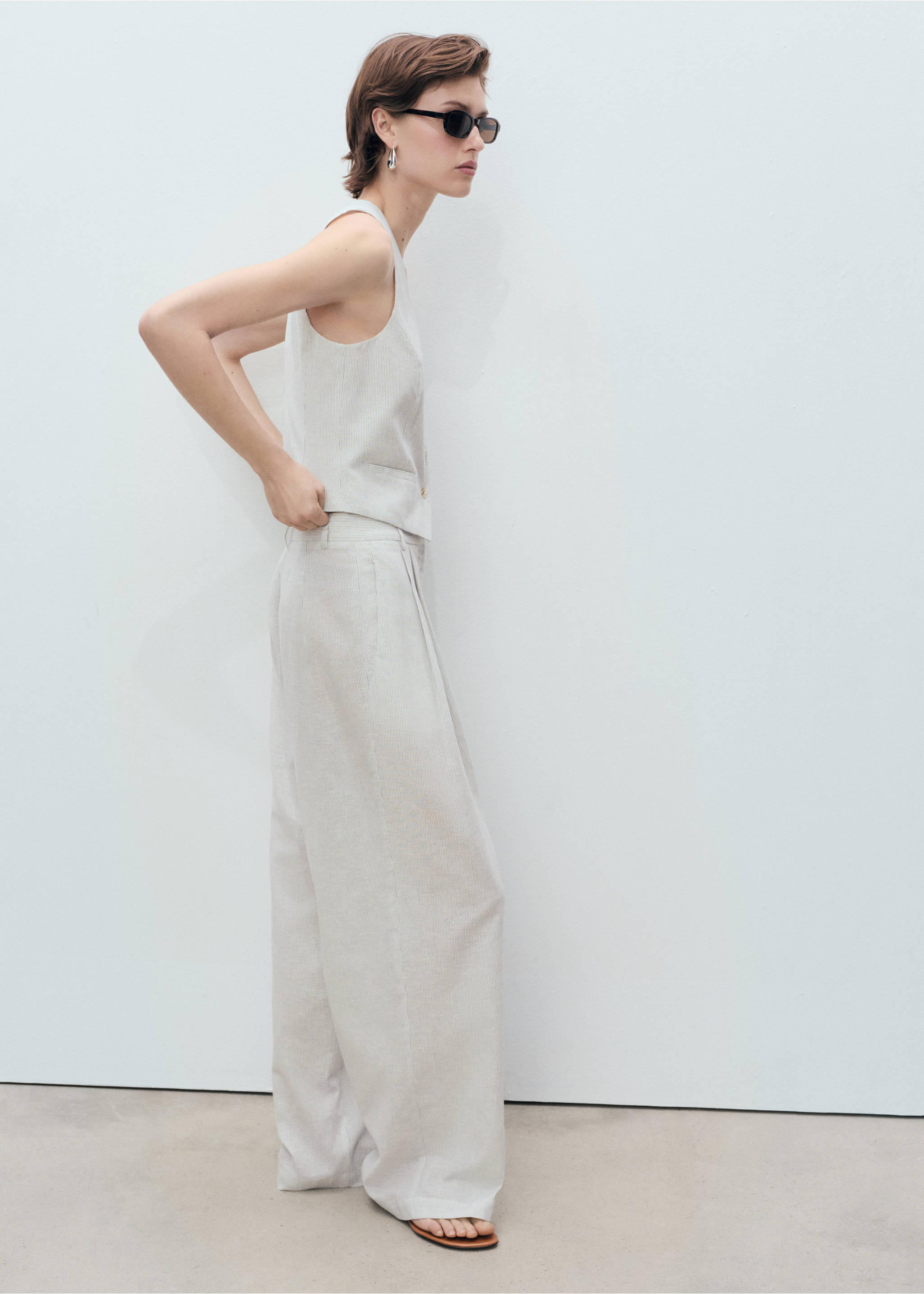 Linen-blend suit waistcoat - Details of the article 1, Ecru. Ref: 87087704-00.