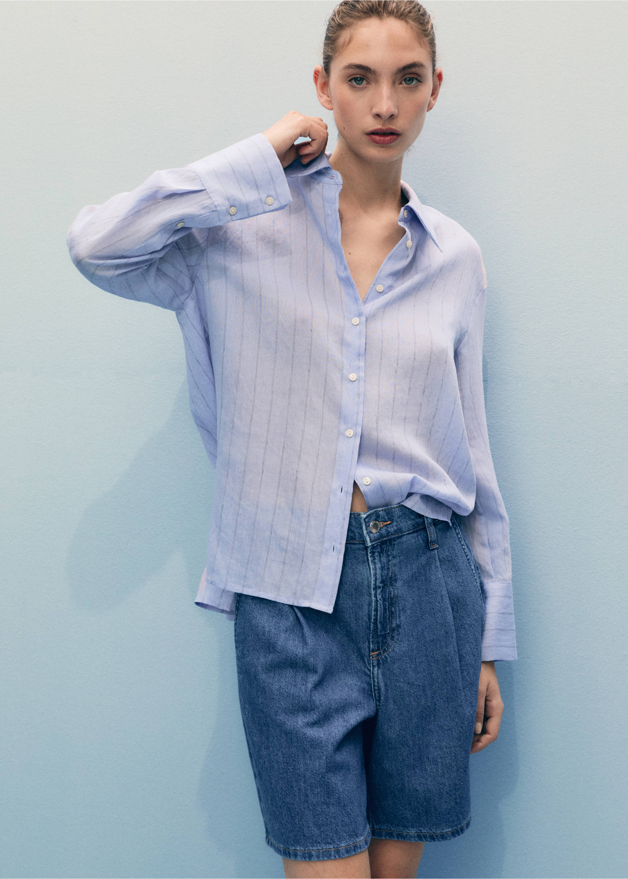 Mid-rise denim bermuda shorts with pleats - Details of the article 1, Medium Blue. Ref: 87087708-00.