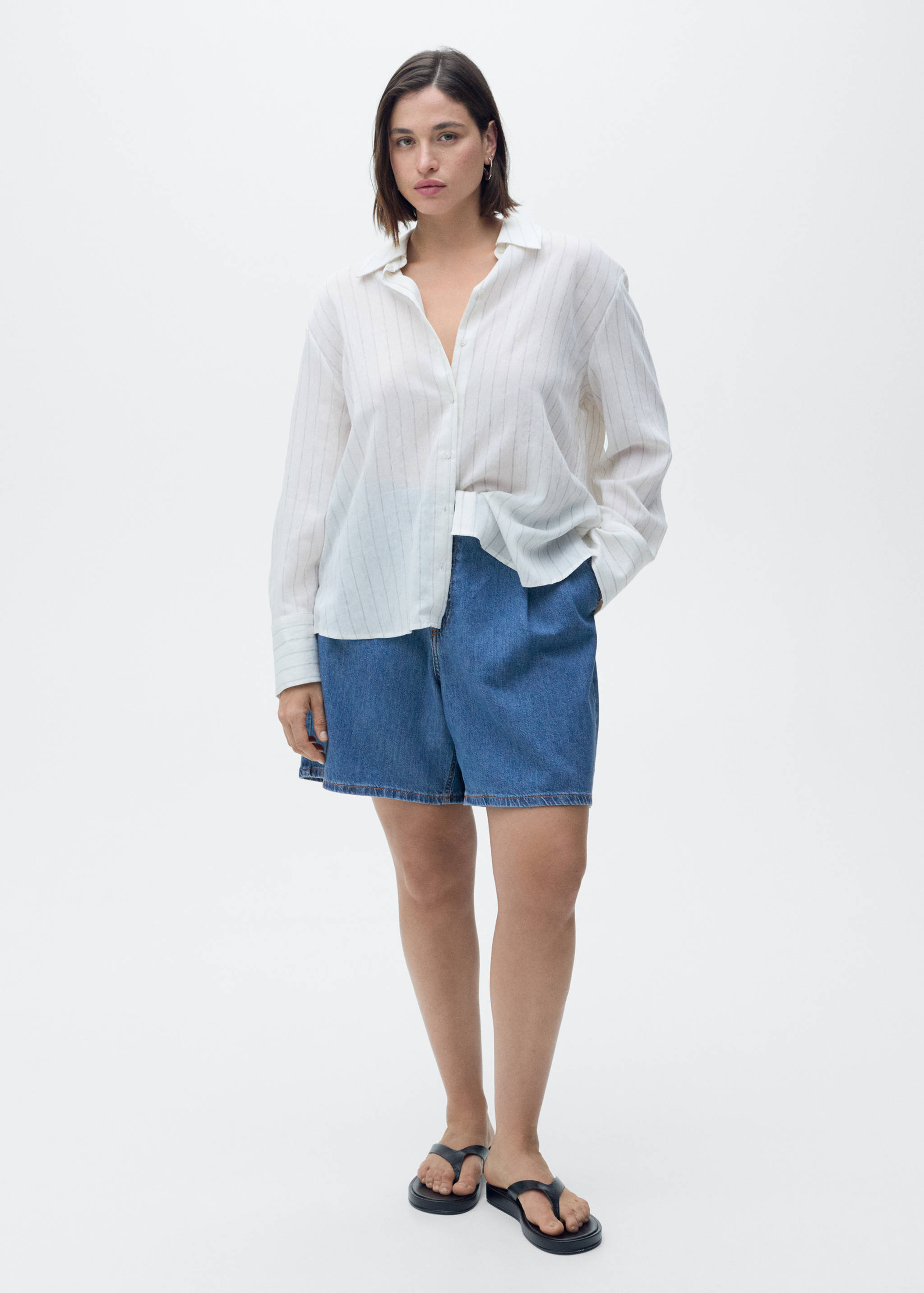 Mid-rise denim bermuda shorts with pleats - Details of the article 3