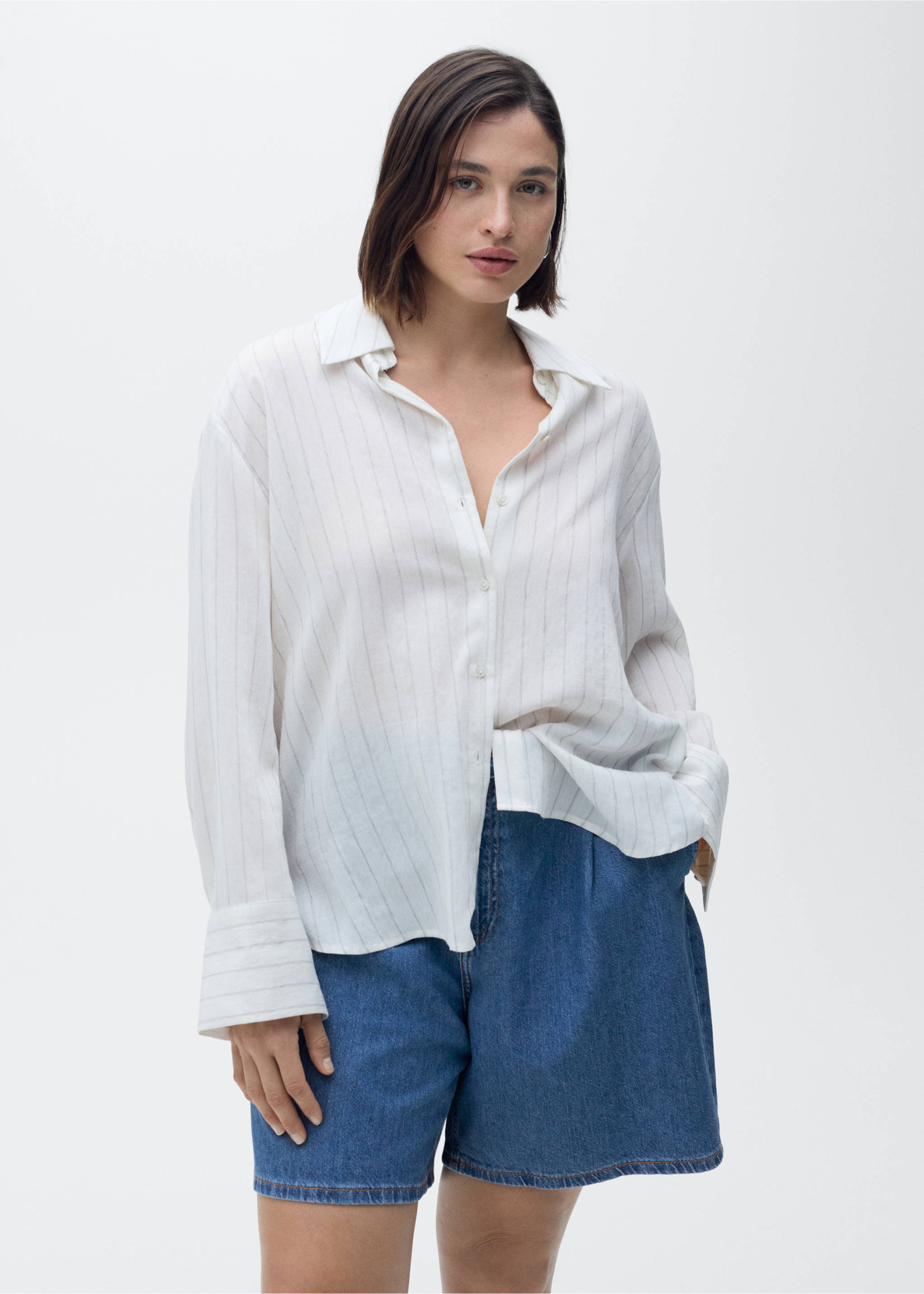 Mid-rise denim bermuda shorts with pleats - Details of the article 5, Medium Blue. Ref: 87087708-00.