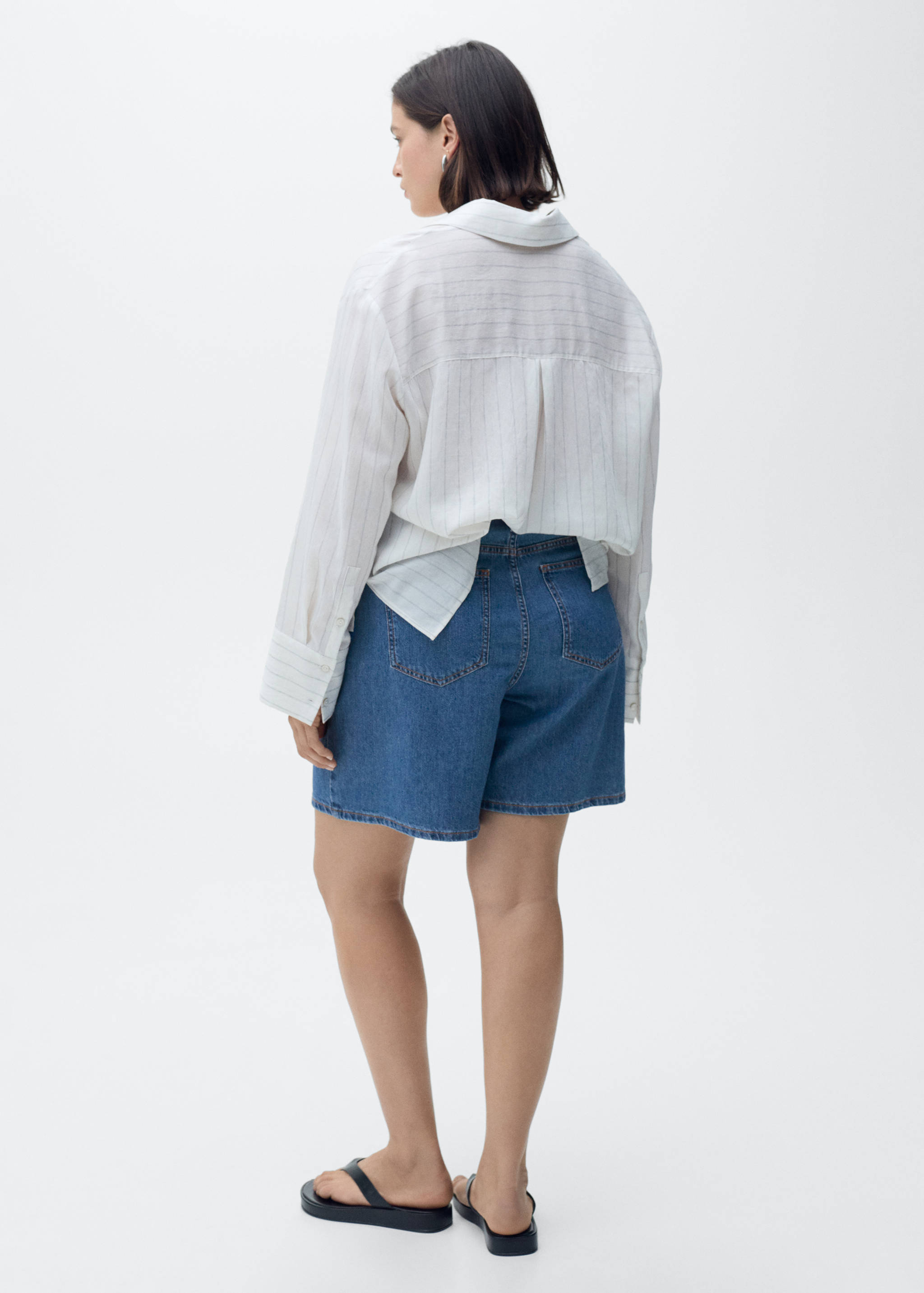 Mid-rise denim bermuda shorts with pleats - Details of the article 4