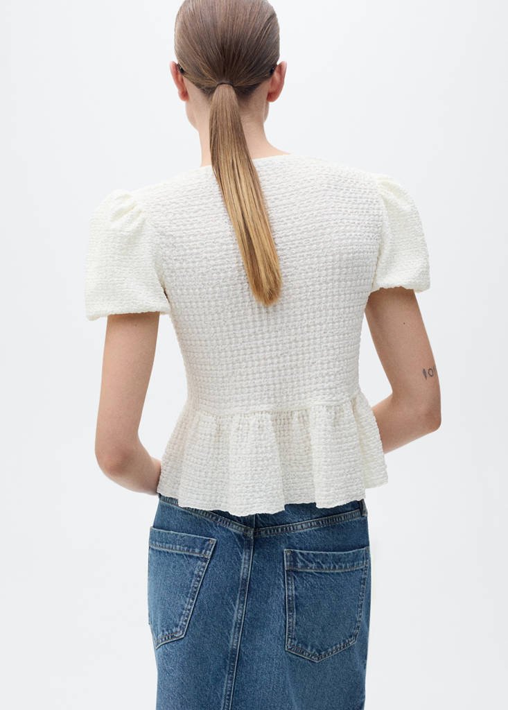 Textured blouse with bow closure — Ecru