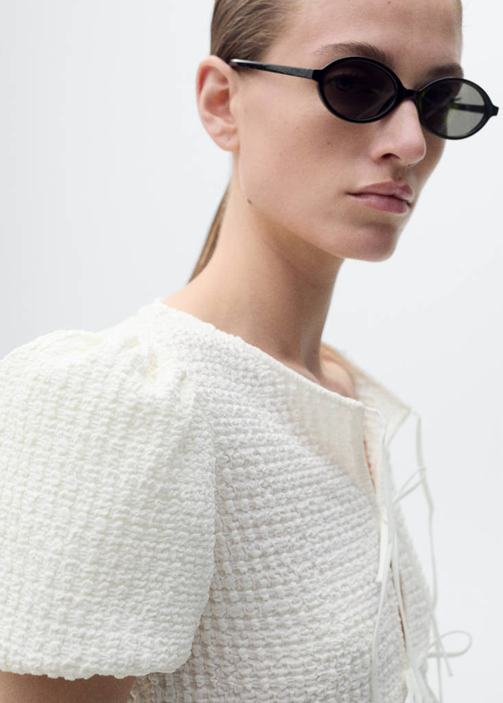 Textured blouse with bow closure — Ecru
