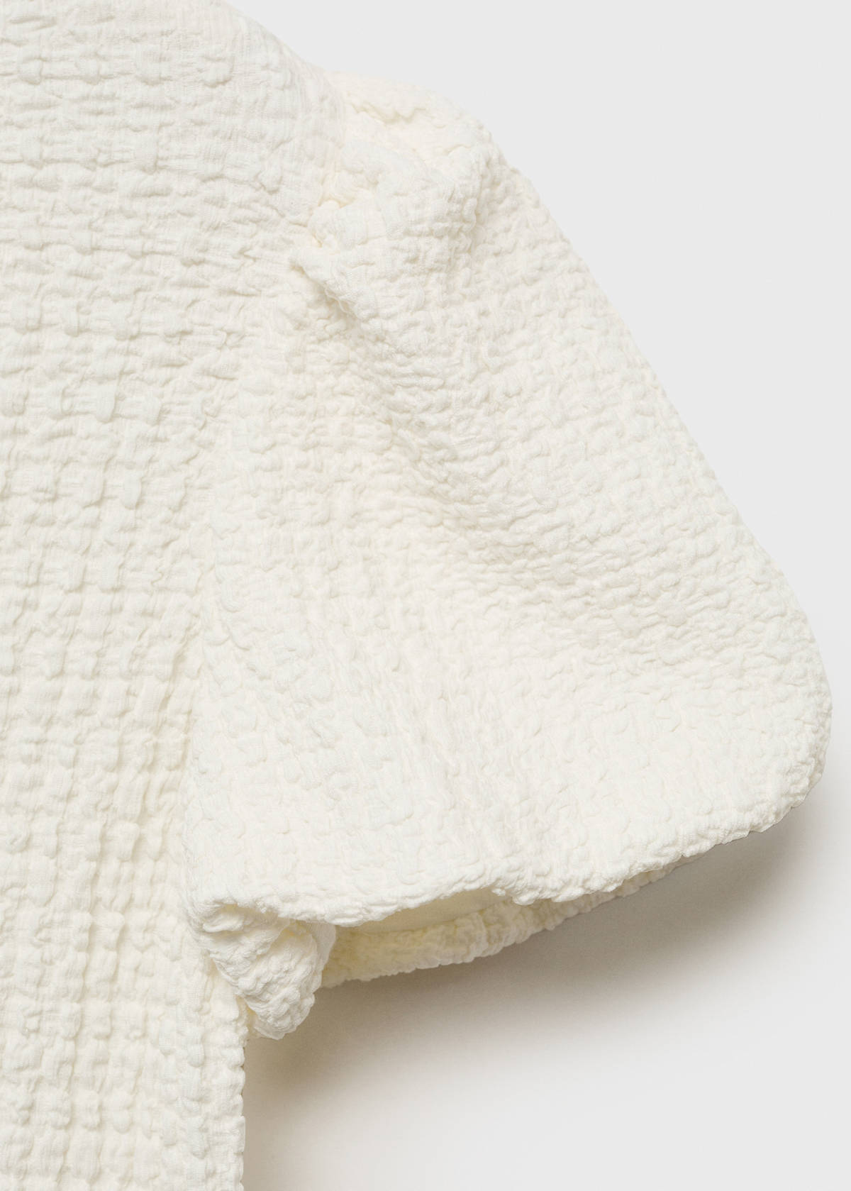 Textured blouse with bow closure — Ecru