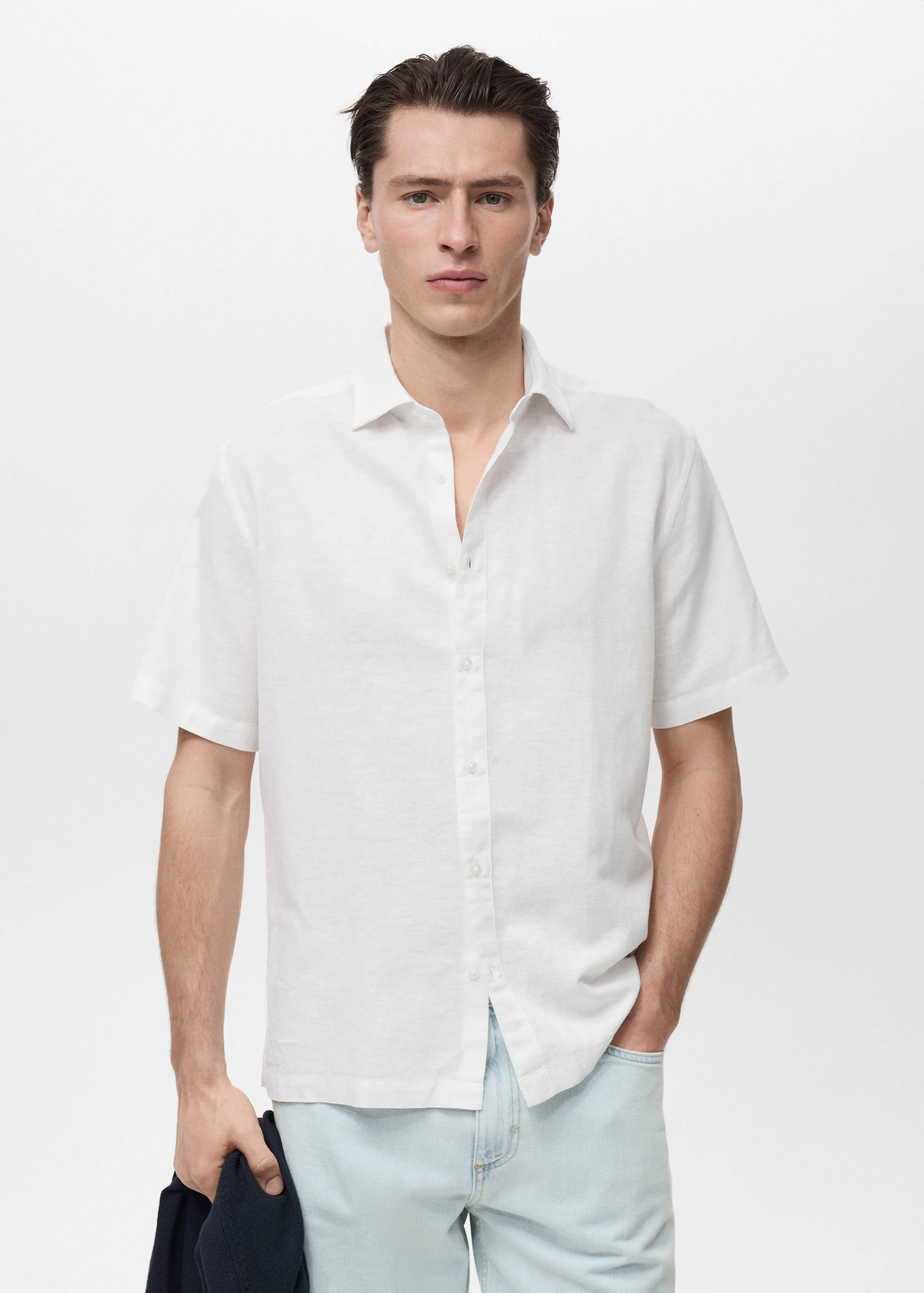 Chemise lin manches courtes - Plan moyen