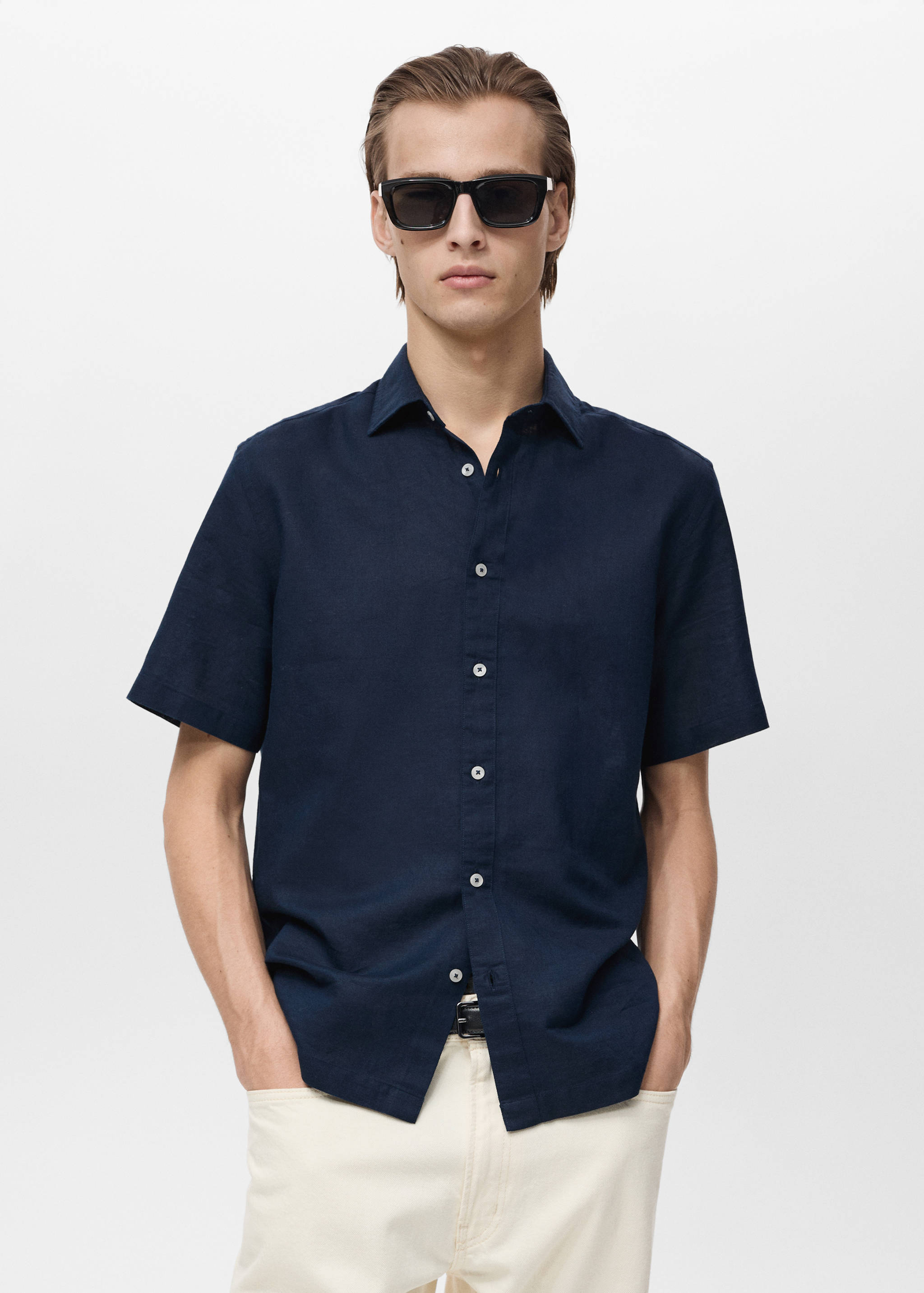 Chemise lin manches courtes - Plan moyen