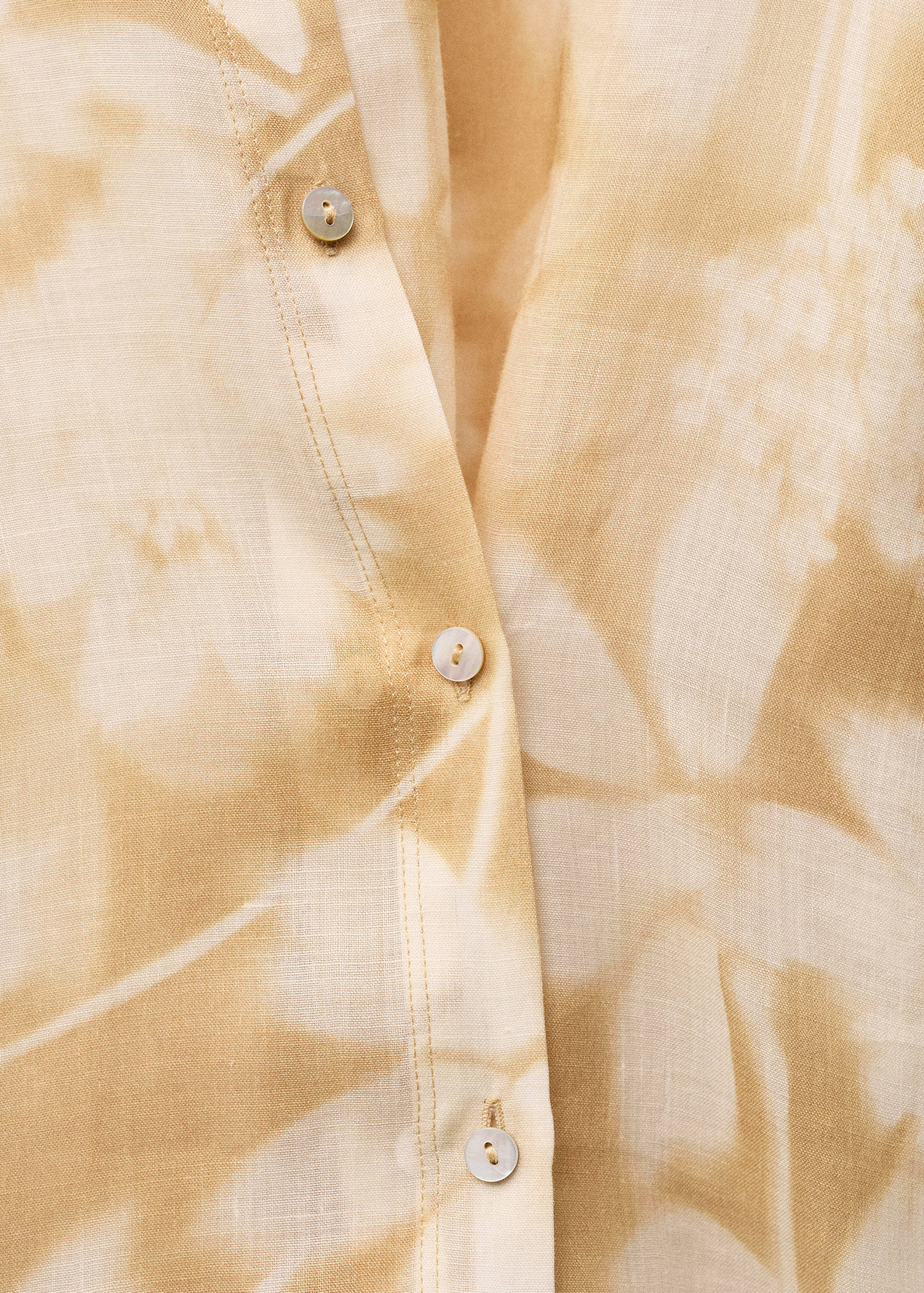 Ramie shirt with multi-position closure - Details of the article 8