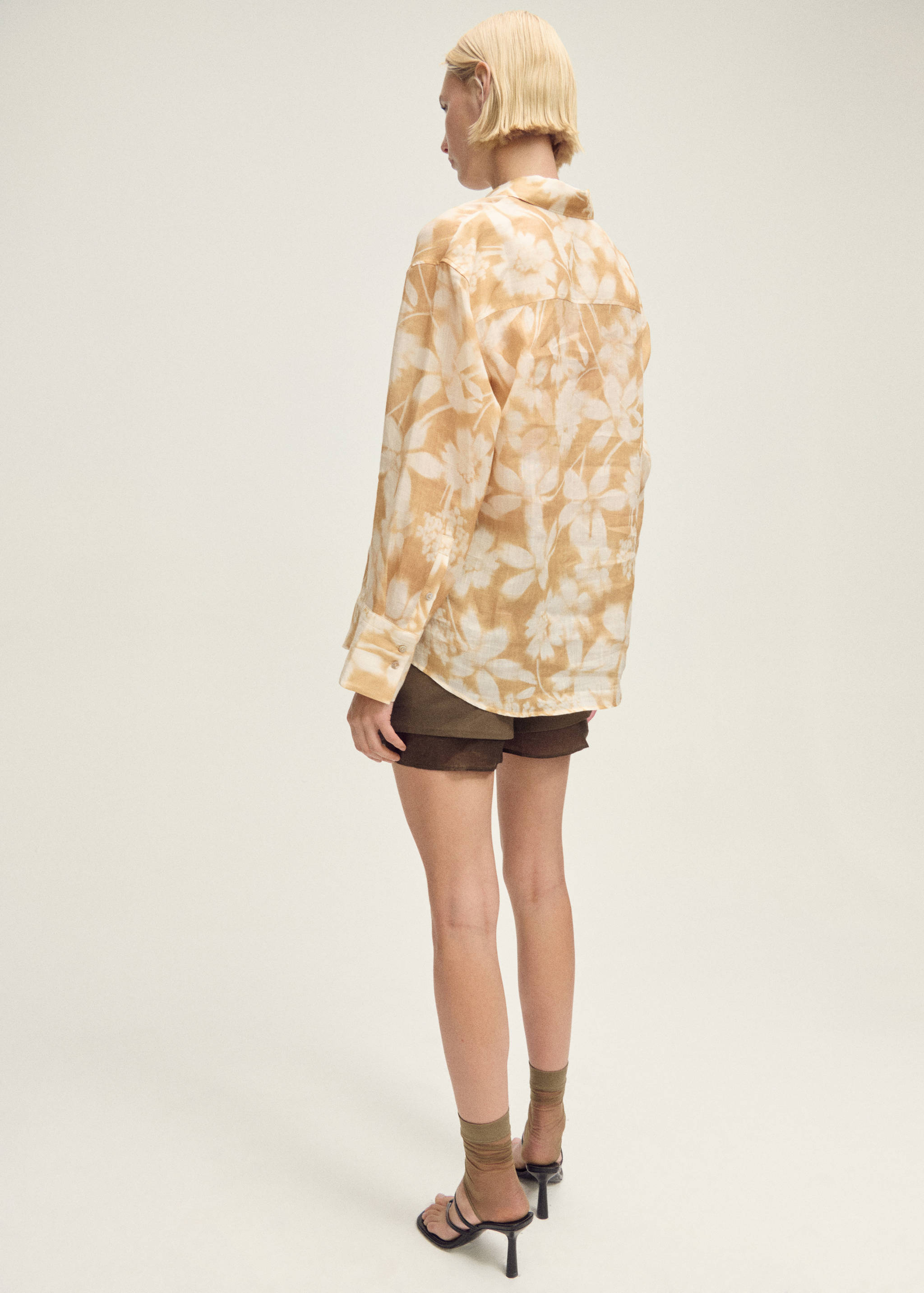 Camisa de rami com fecho multiposições - Verso do artigo