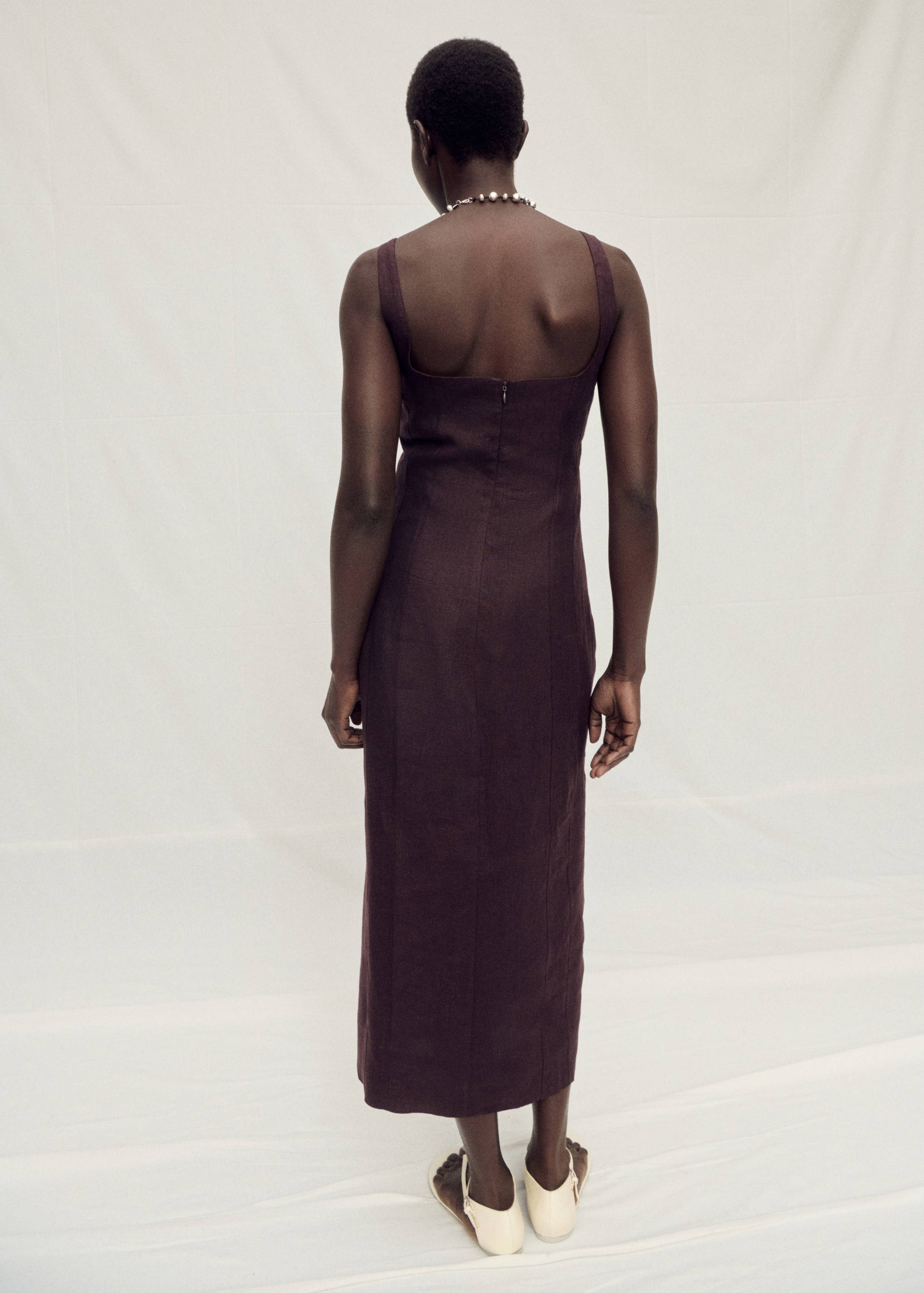 Vestido midi de linho com abertura - Verso do artigo