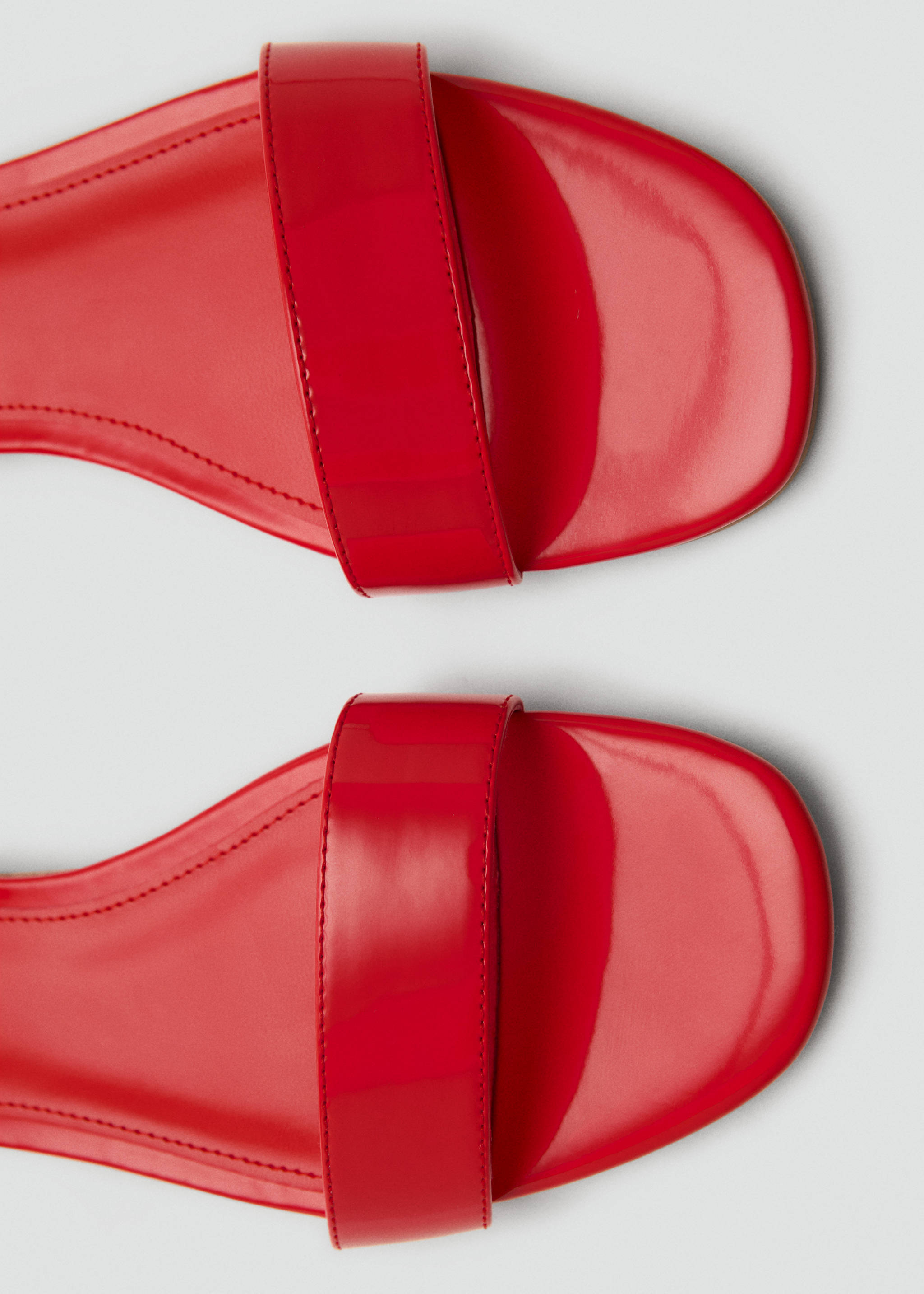 Patent leather-effect flat sandals - Details of the article 2