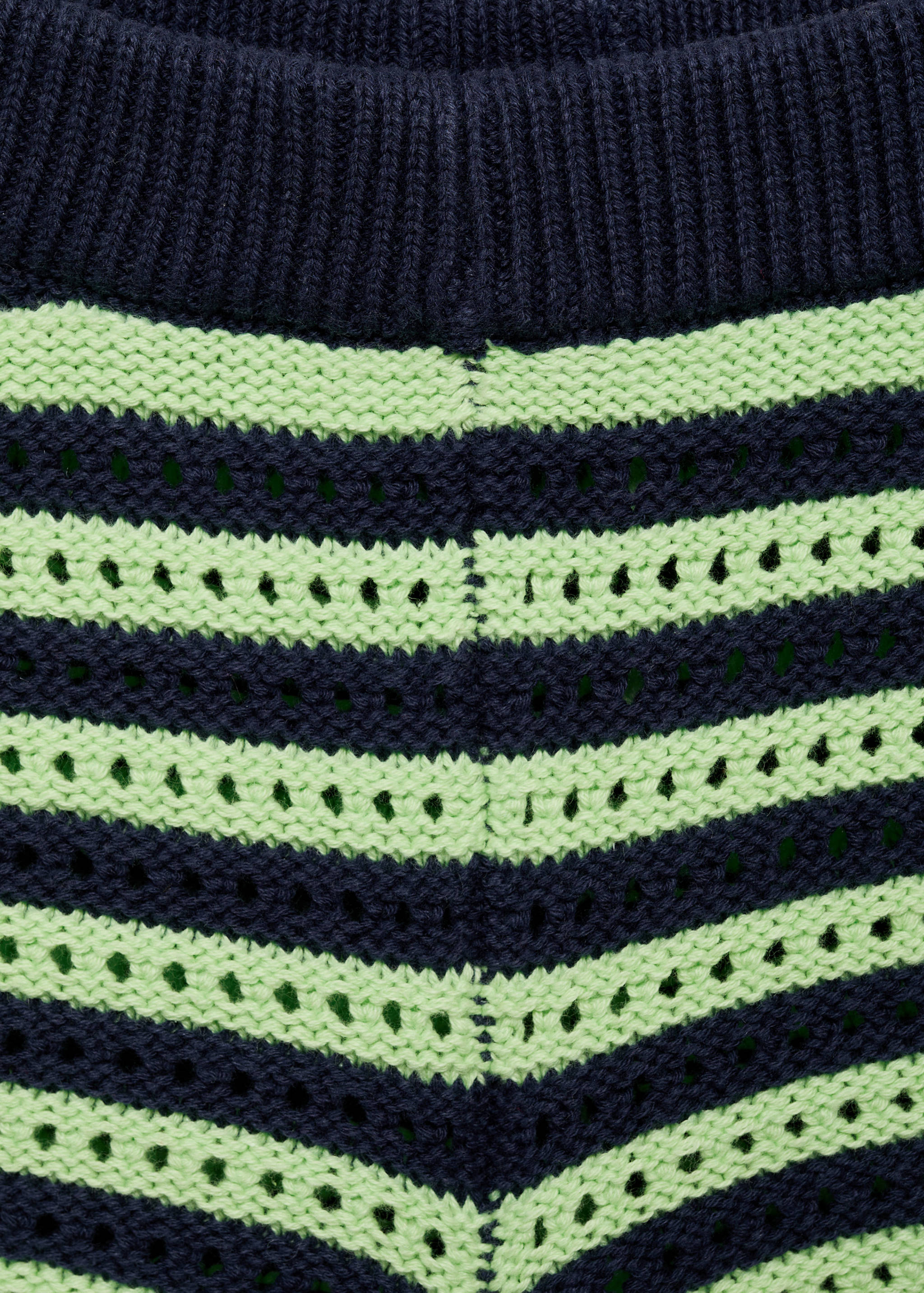 Contrasting crochet shorts - Details of the article 8