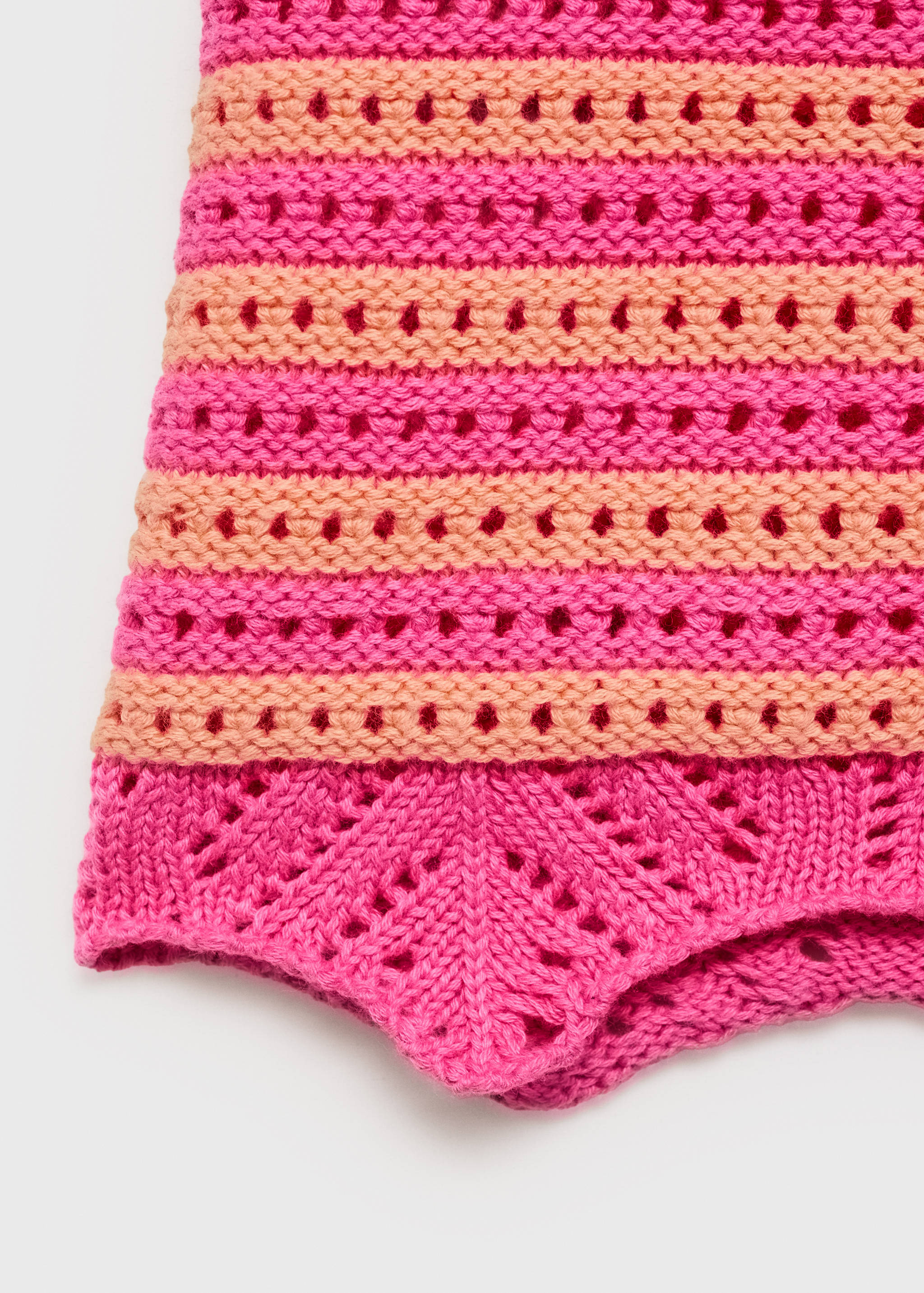 Contrasting crochet shorts - Details of the article 8