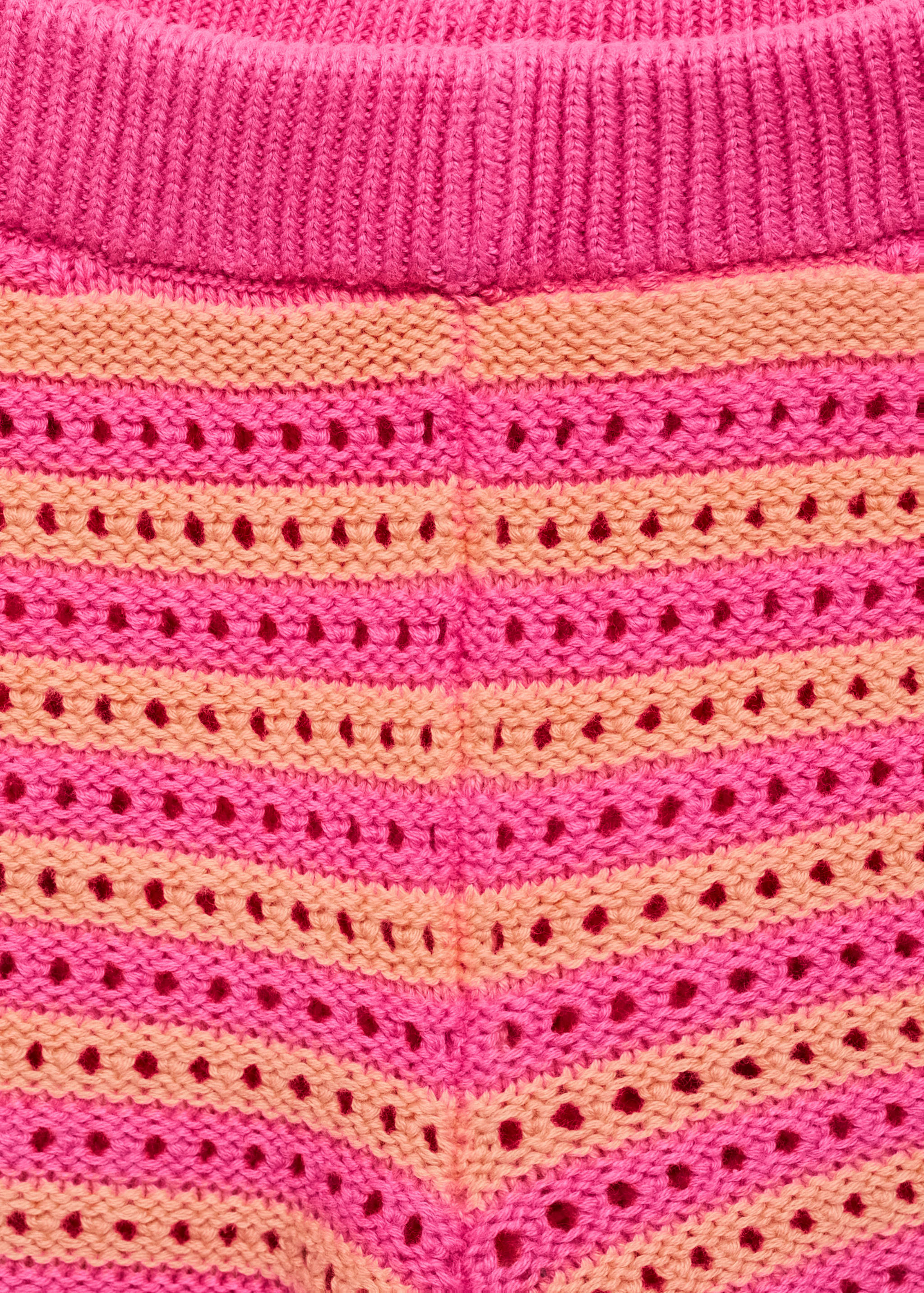 Contrasting crochet shorts - Details of the article 0