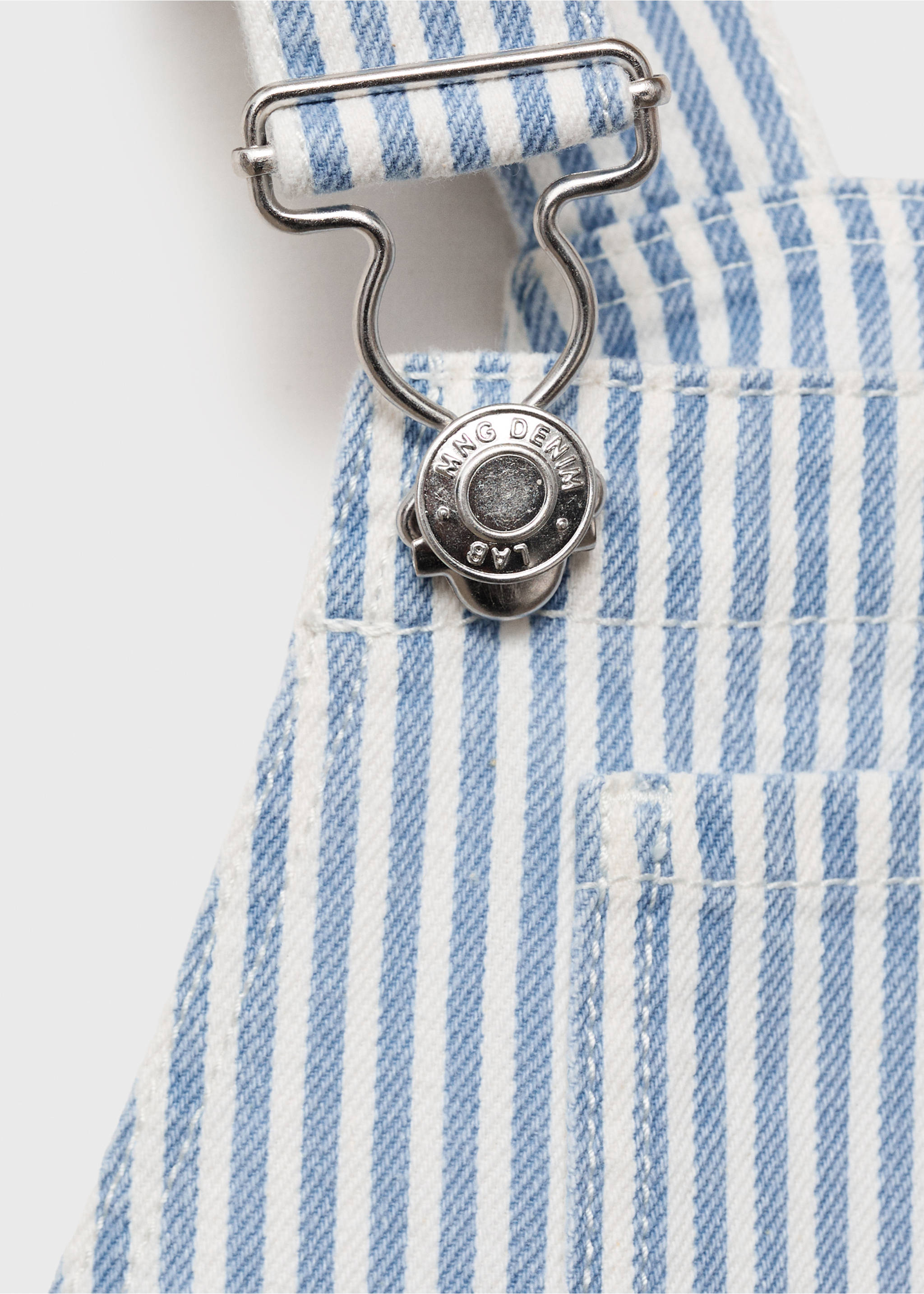 Peto denim rayas - Detalle del artículo 8, Azul medio. Ref: 87088265-00.