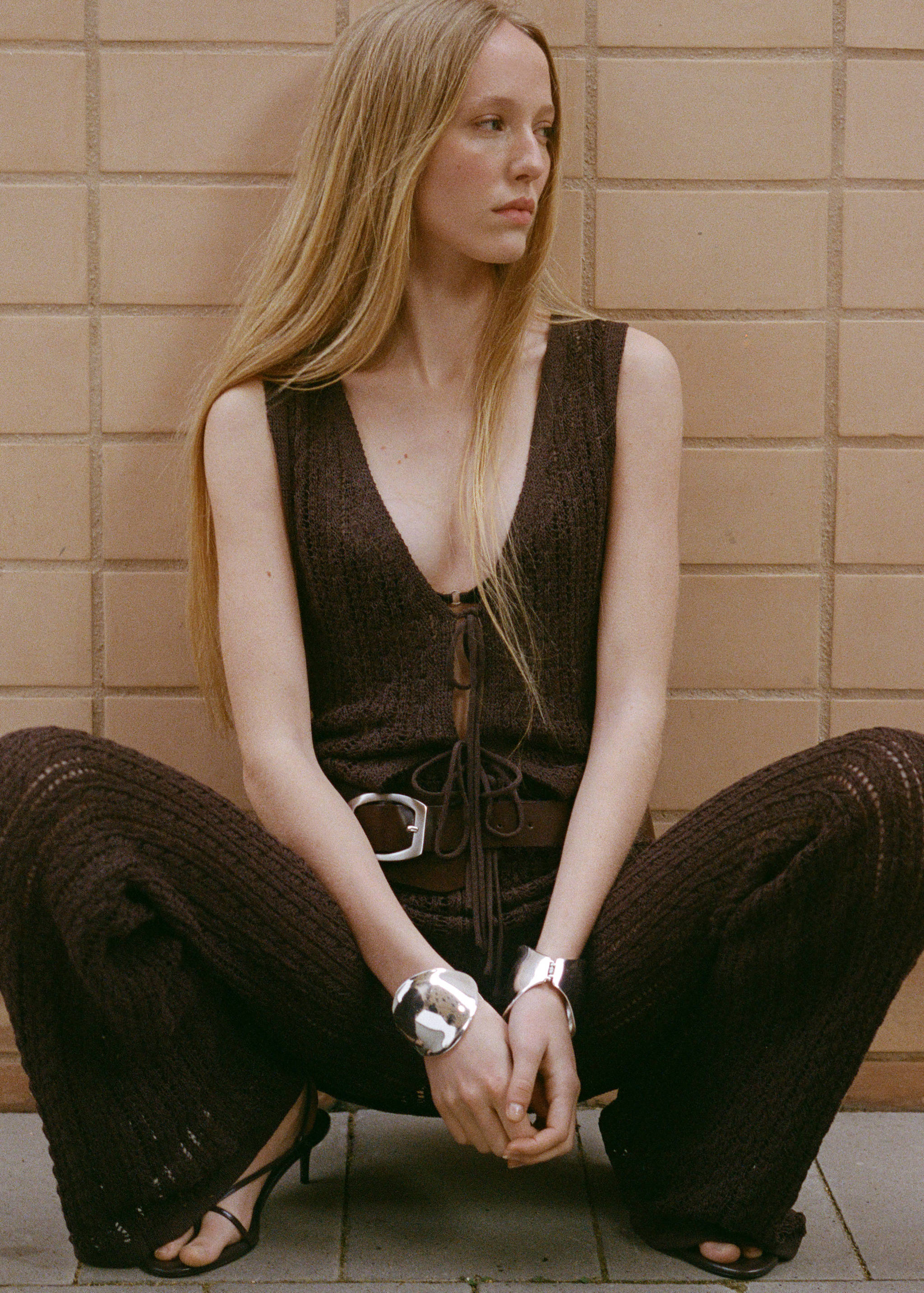 Knitted vest with bow closure - Details of the article 9