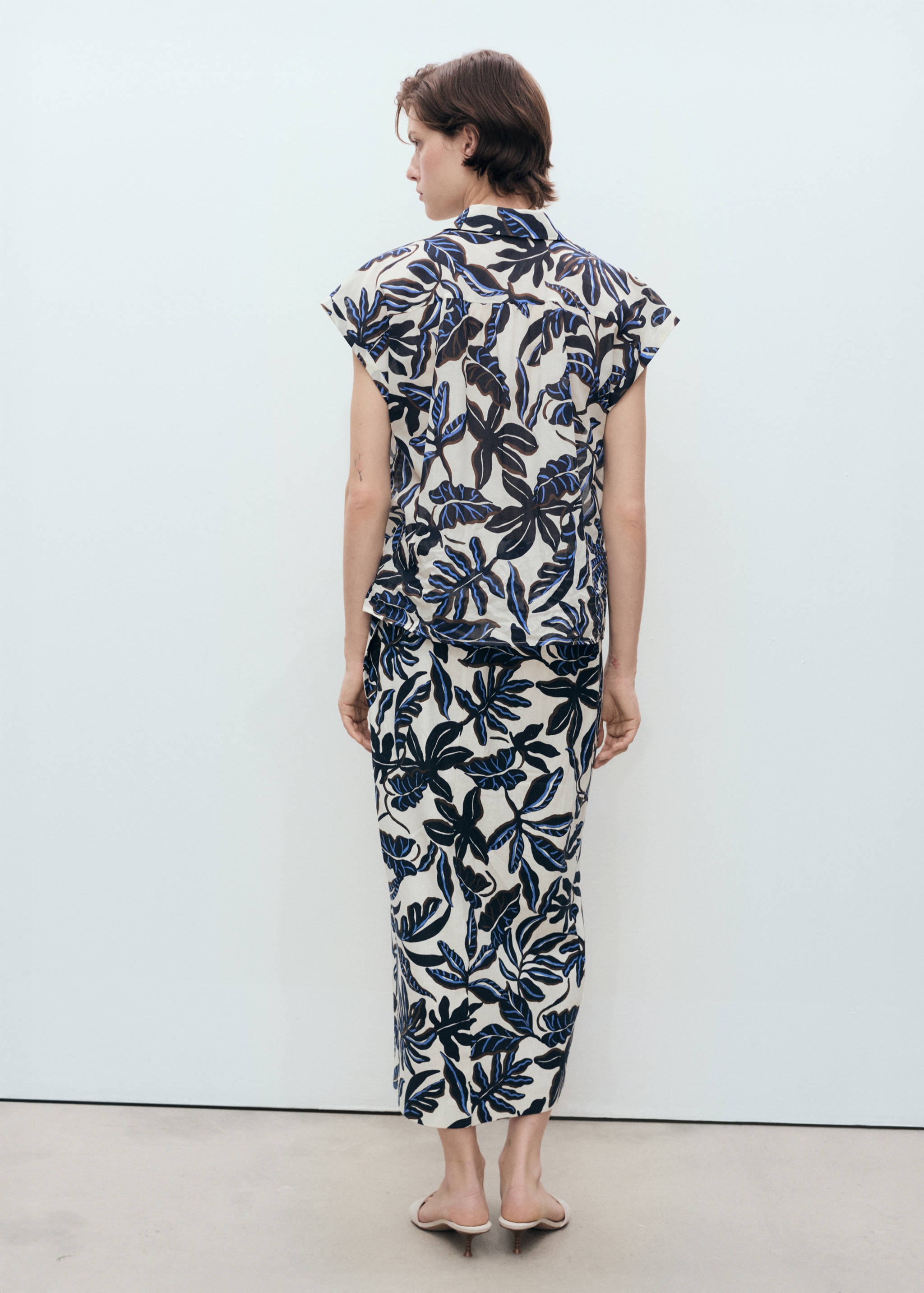 Linen skirt with knot detail - Reverse of the article