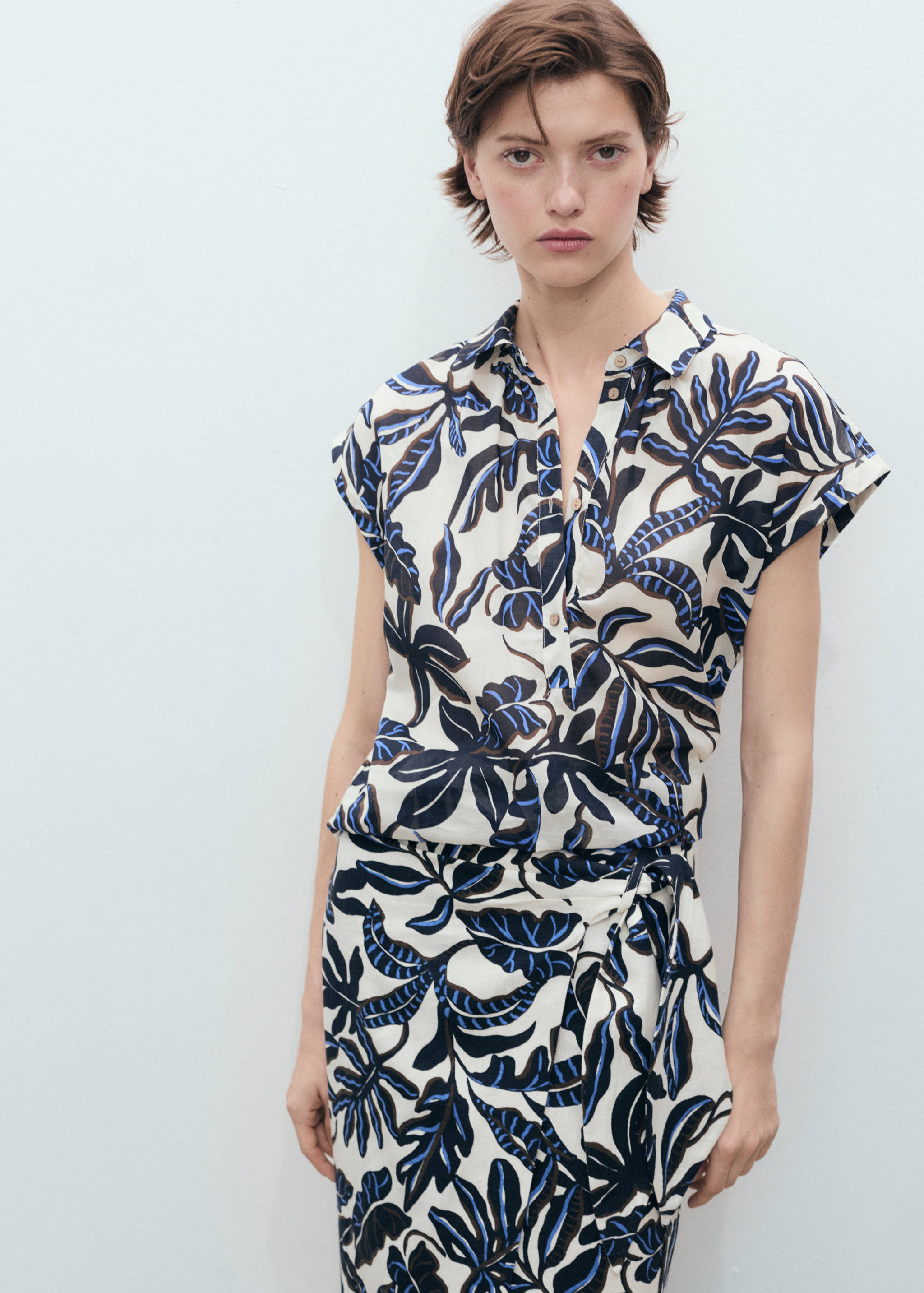 Linen skirt with knot detail - Details of the article 1