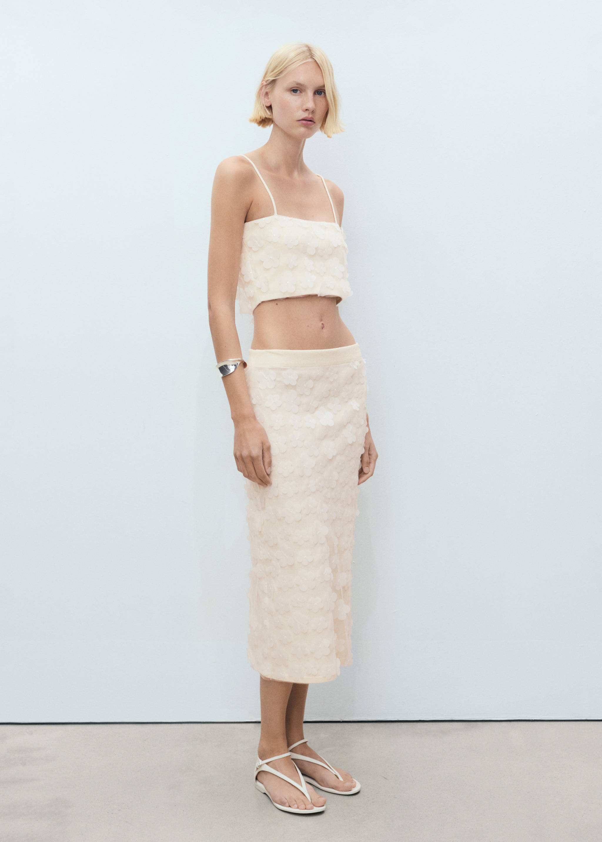 Midi-skirt with embossed flowers - General plane