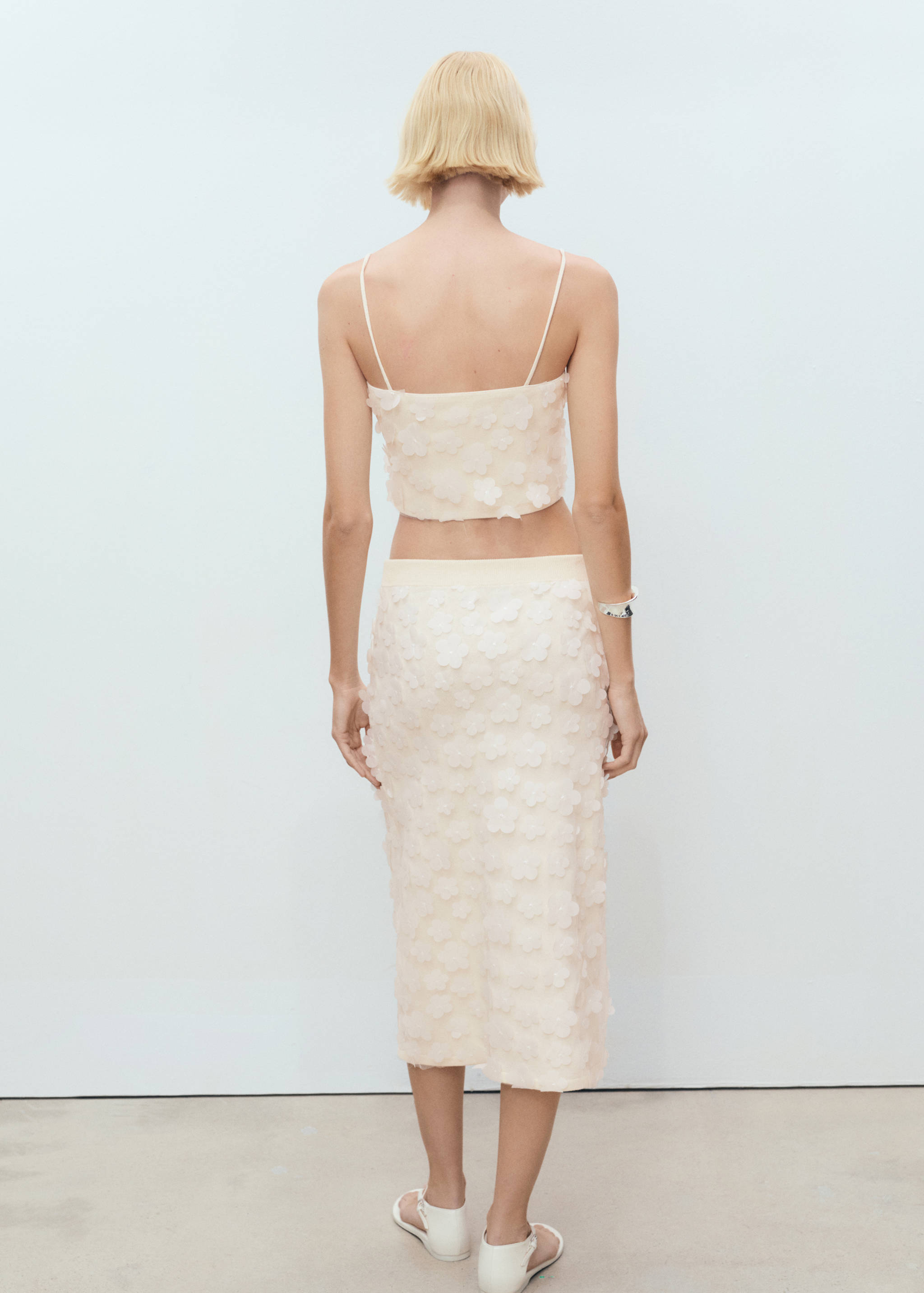 Midi-skirt with embossed flowers - Reverse of the article