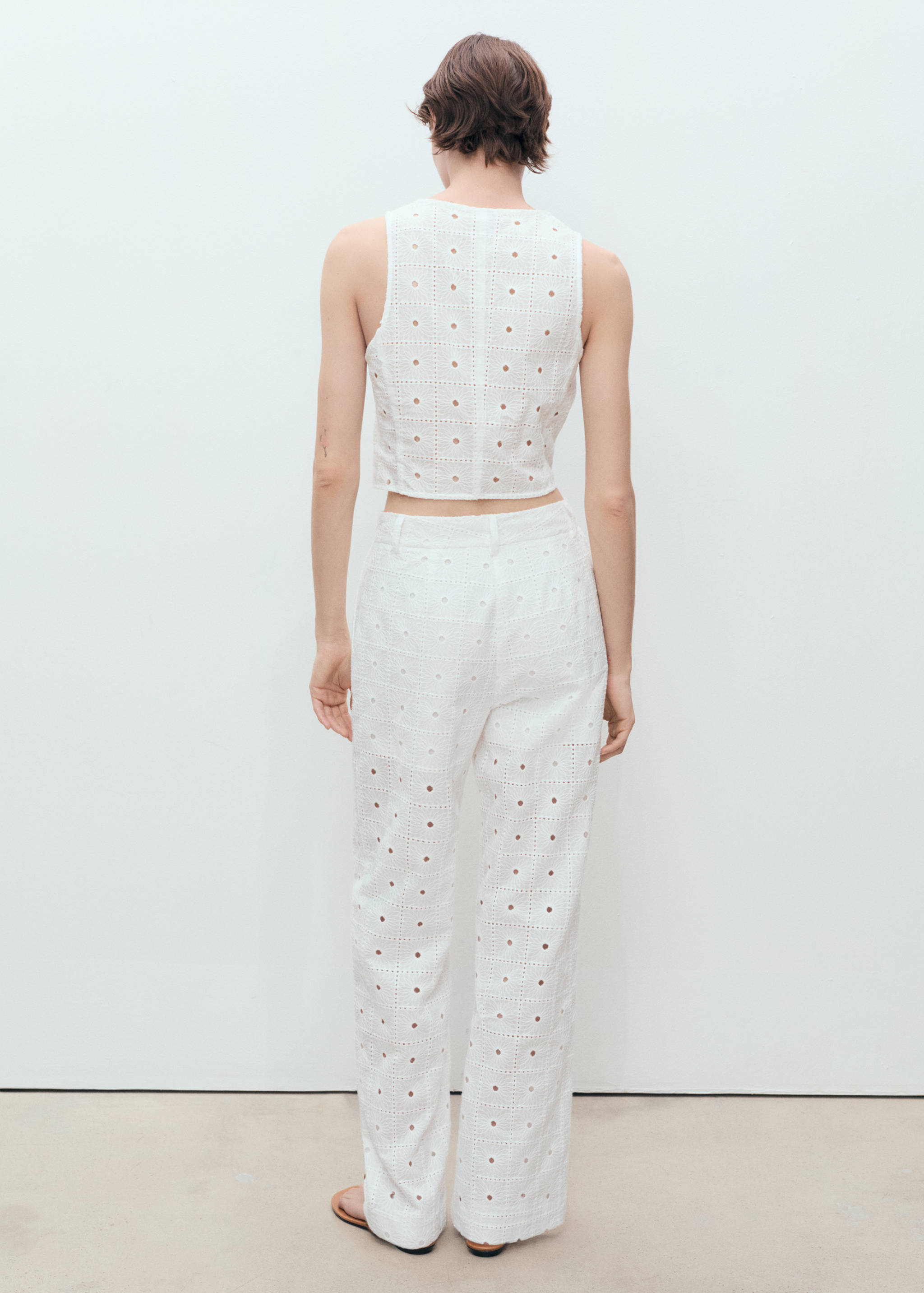 Embroidered cotton vest with bows - Reverse of the article