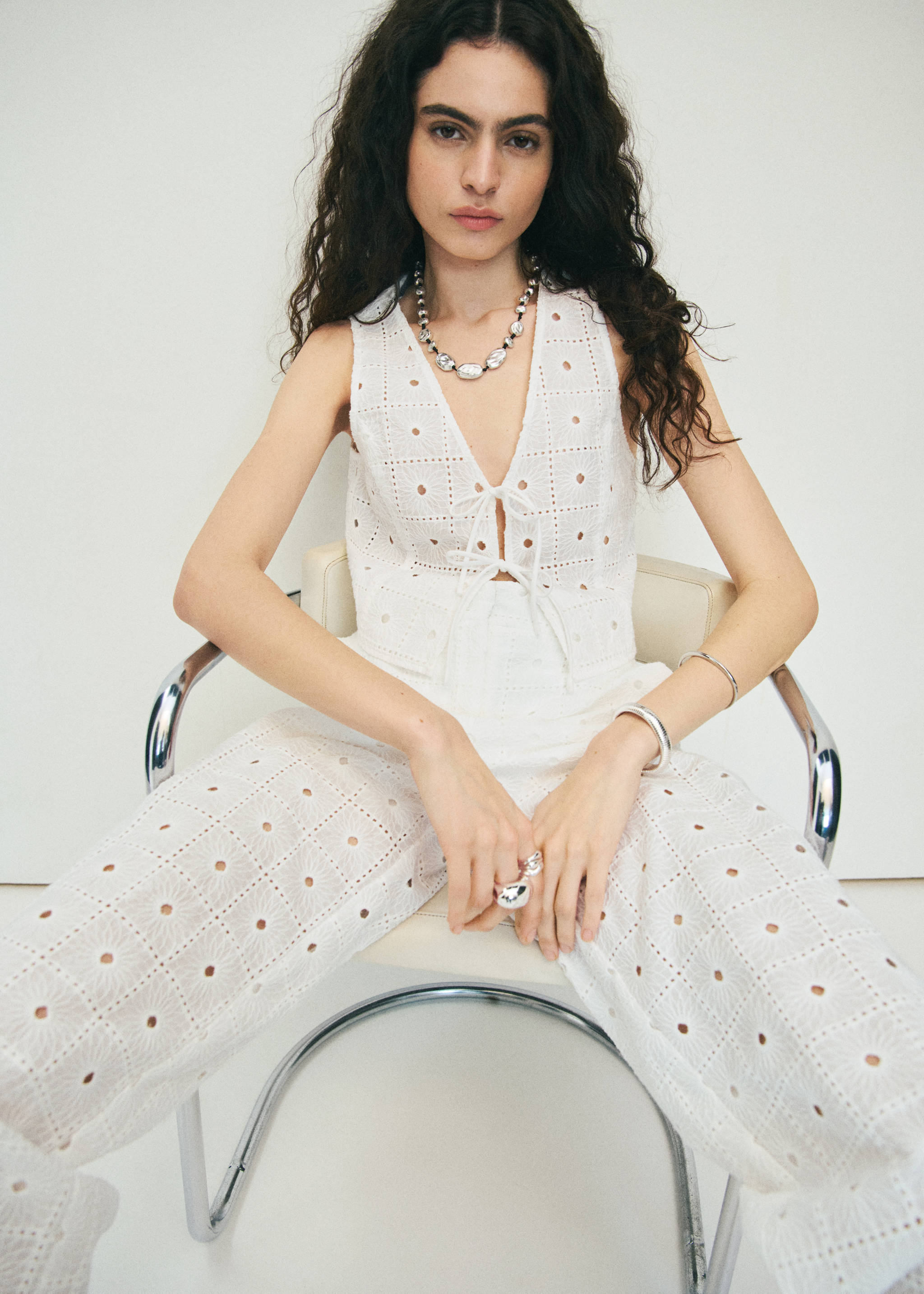 Embroidered cotton vest with bows - Details of the article 6