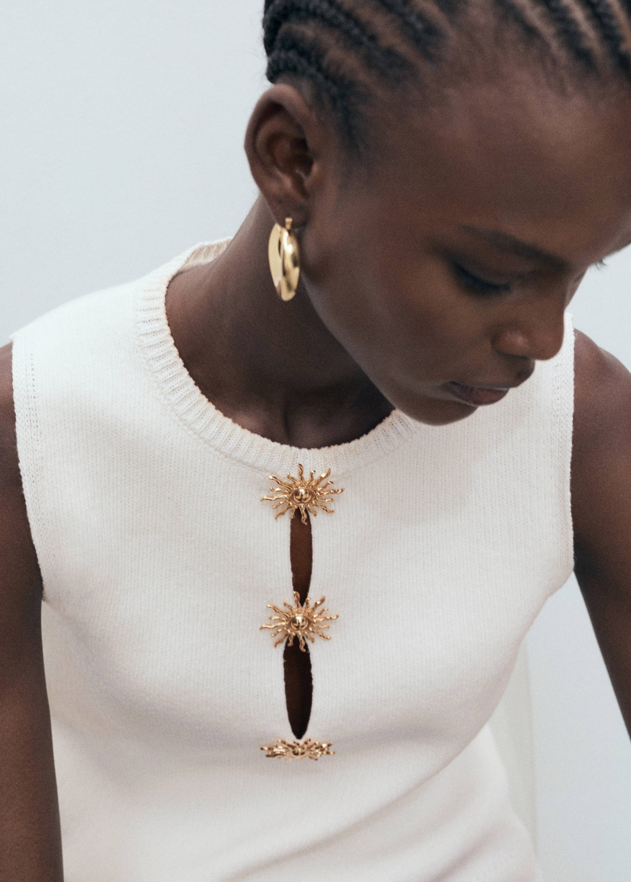 Strikket topp med solsmykke-knapper - Artikkeldetalj 1