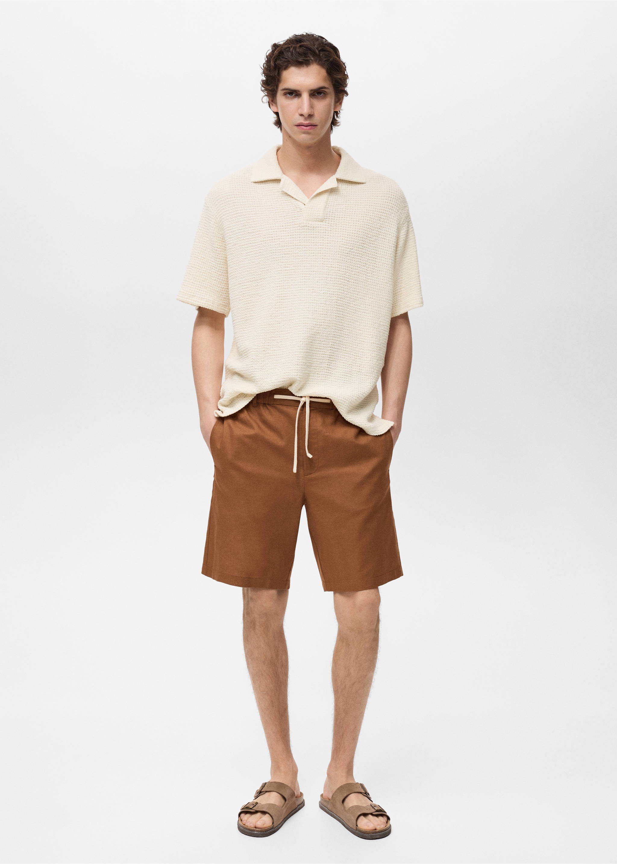 Bermudas marrones con cintura con cordón ajustables., Marrón tabaco. Ref: 87089204-01.