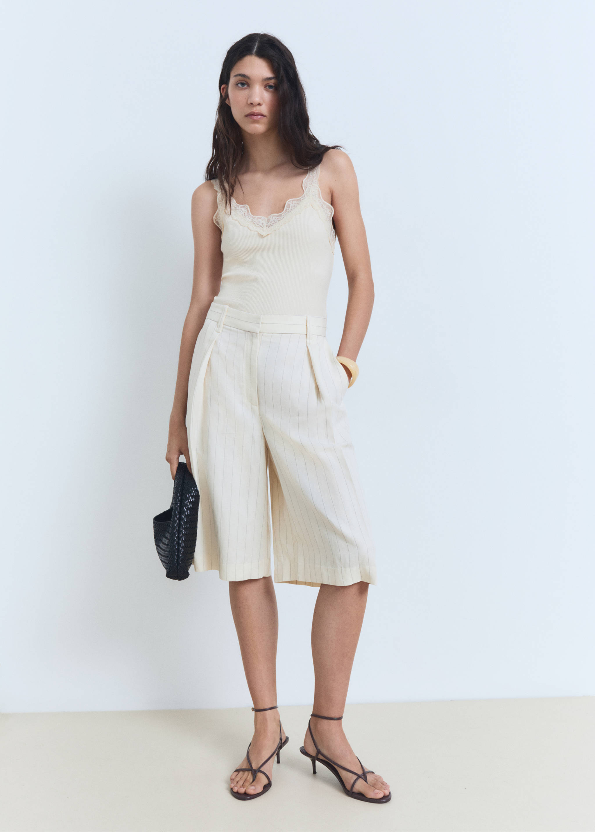 Fitted top with lace neckline - General plane