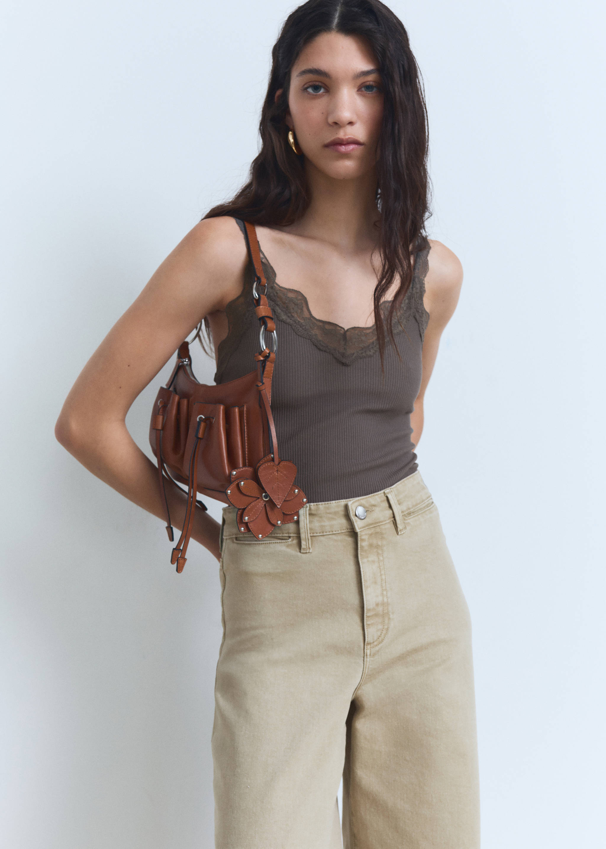 Fitted top with lace neckline - Medium plane