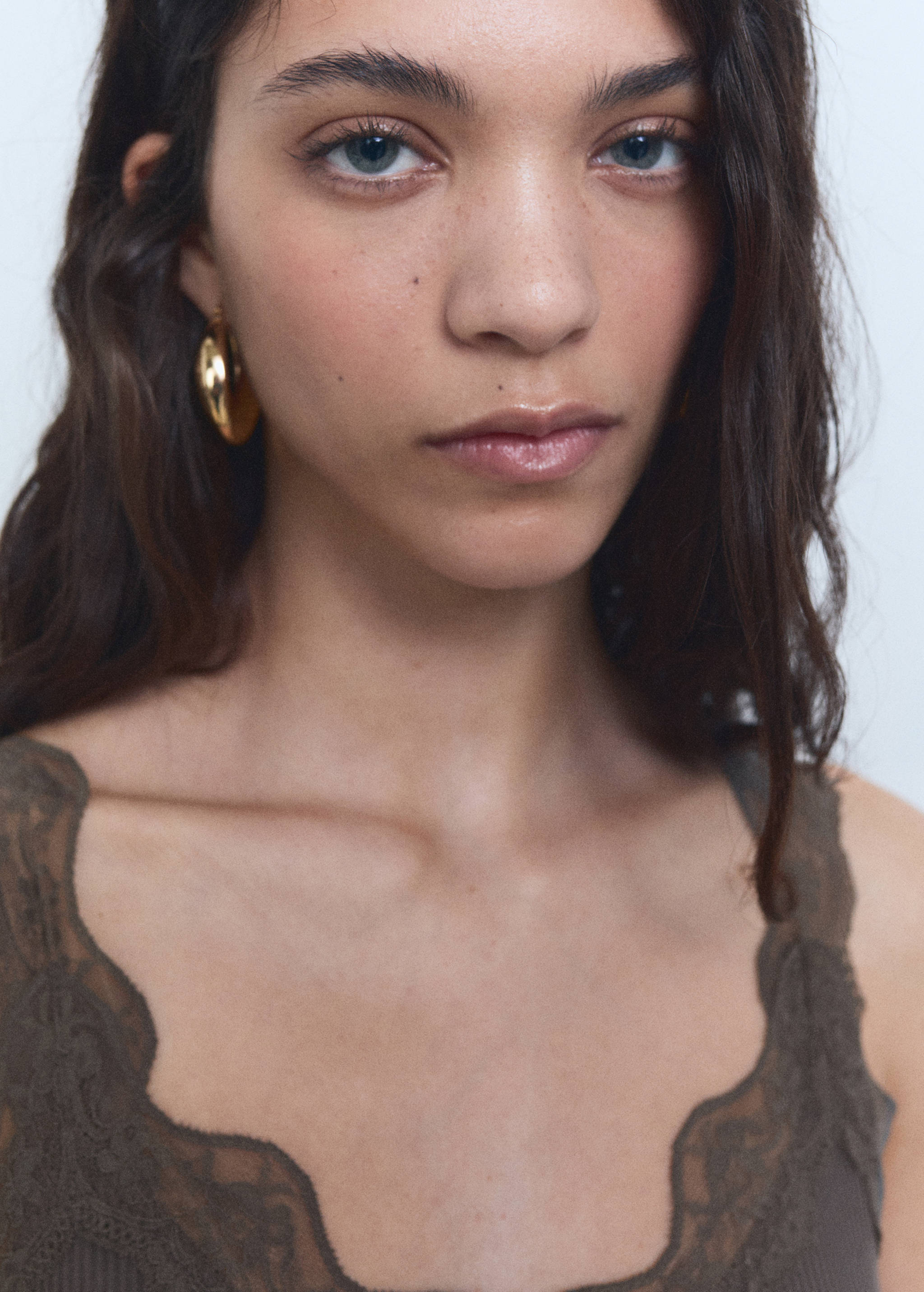 Fitted top with lace neckline - Details of the article 1