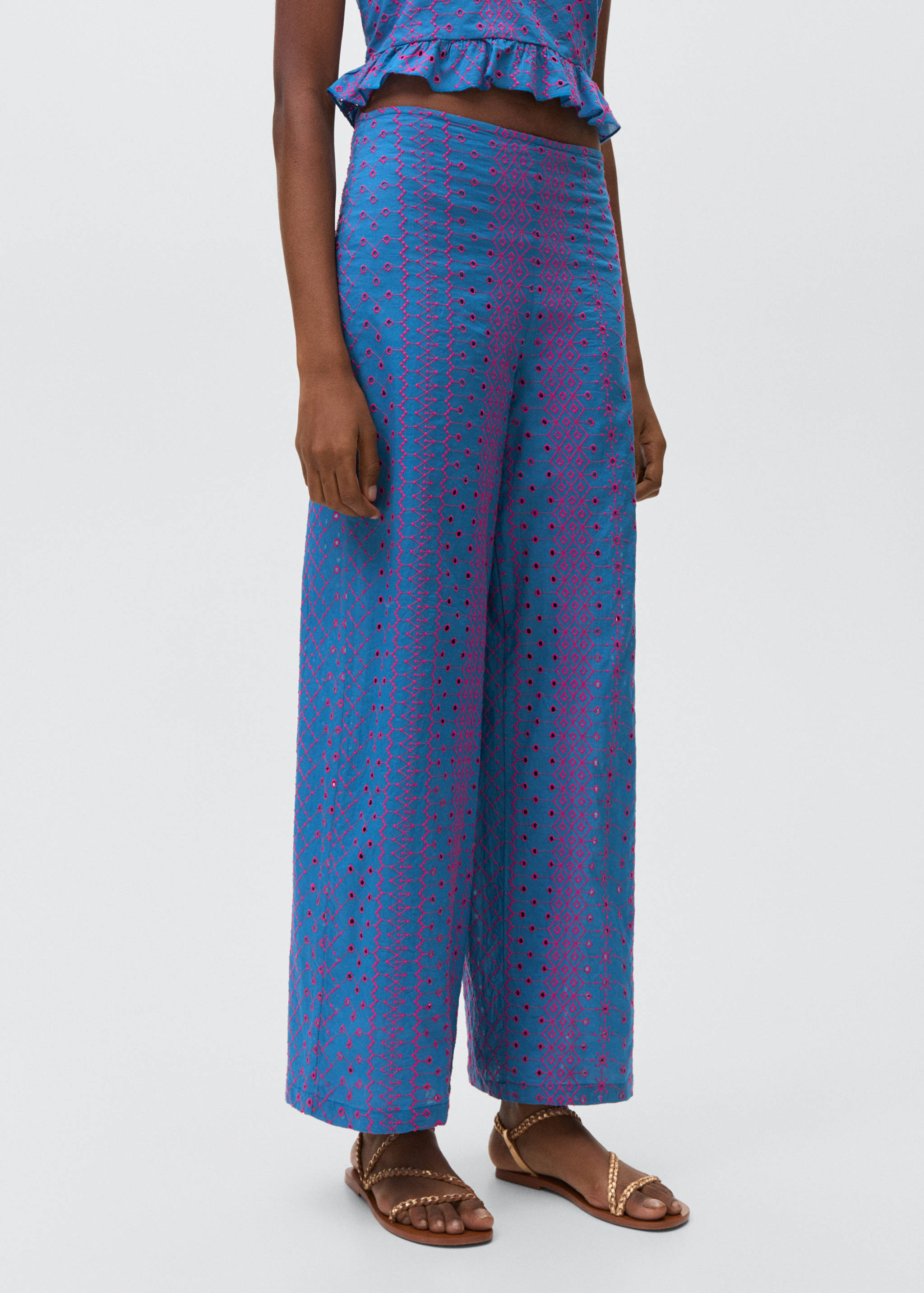 Pants with contrasting Swiss embroidery - Details of the article 3