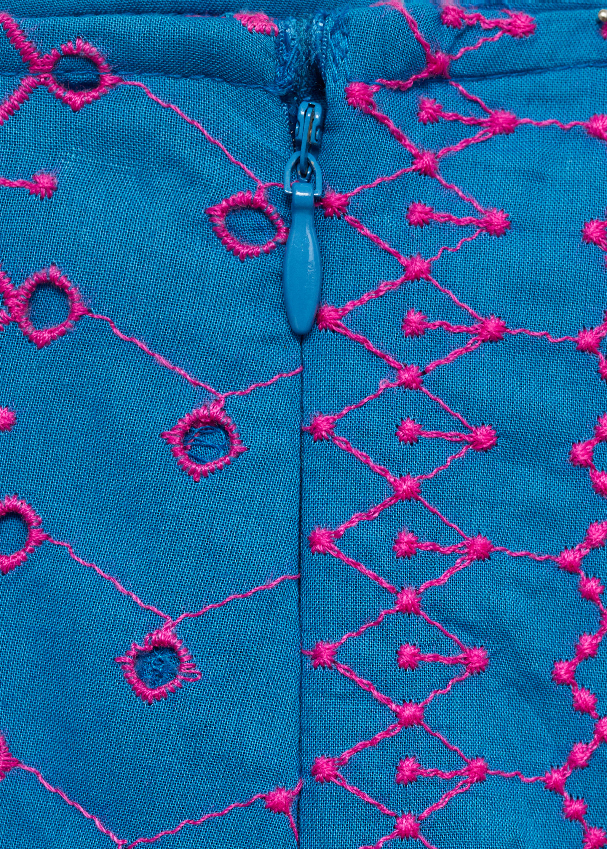 Pants with contrasting Swiss embroidery - Details of the article 0