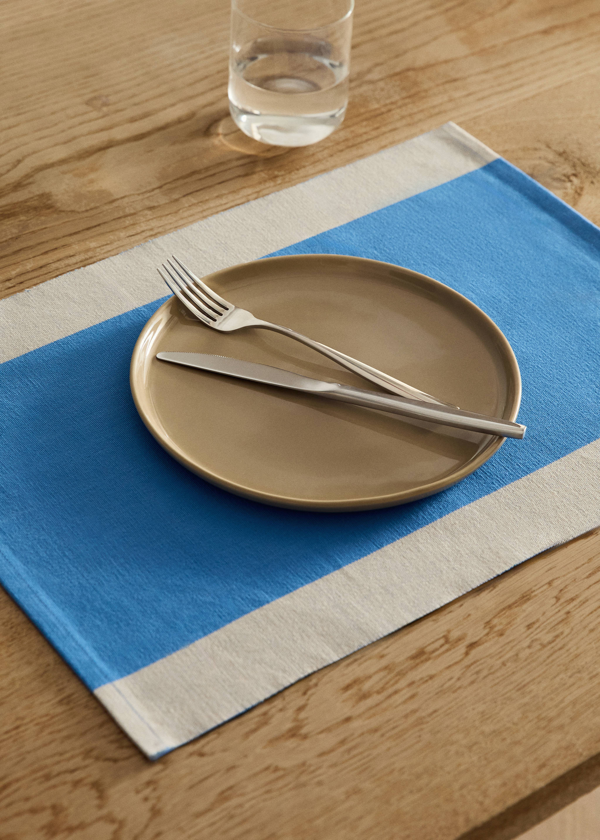 Cotton dyed striped placemats - General plane