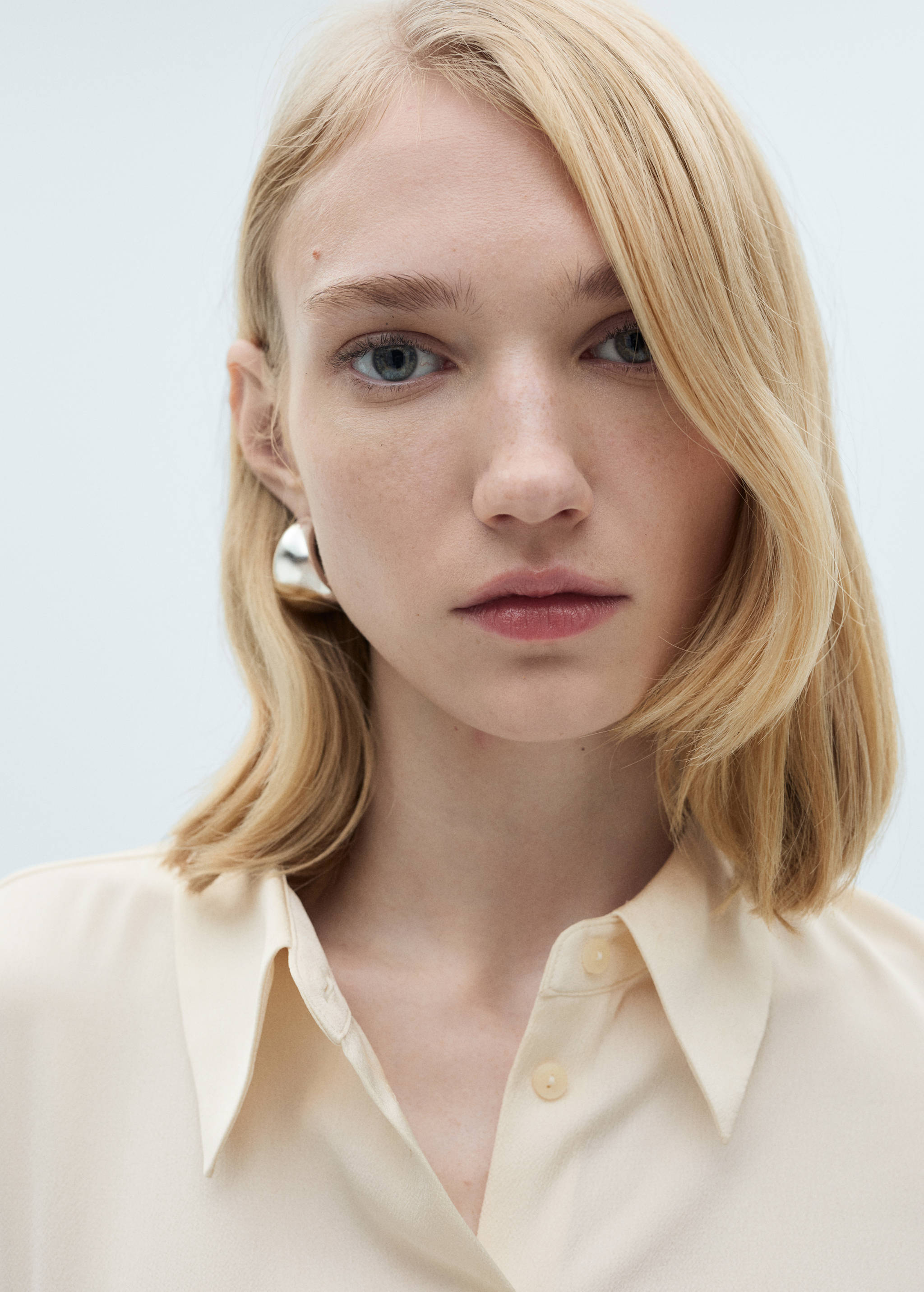 Satin finish flowy shirt - Details of the article 1