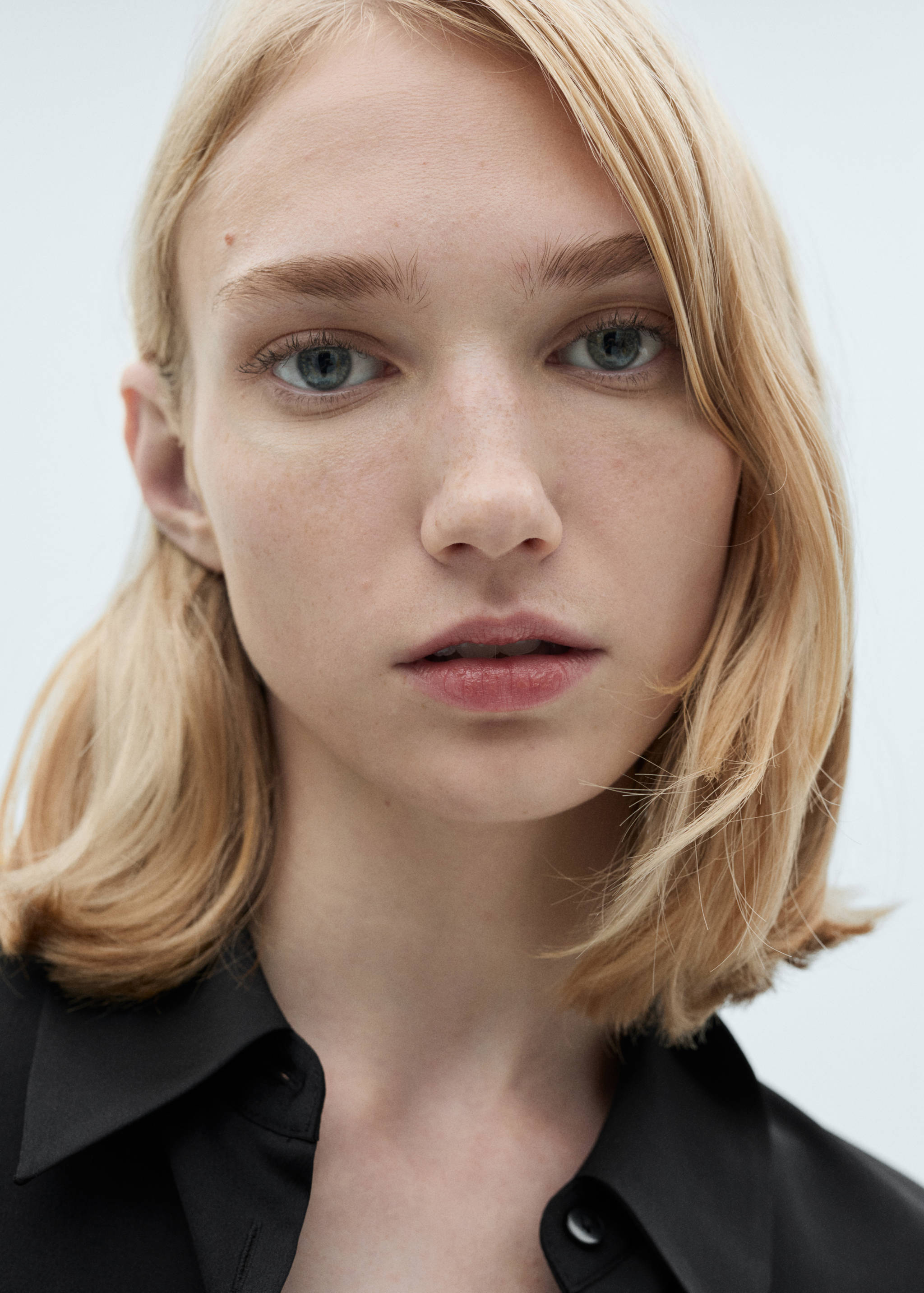 Satin finish flowy shirt - Details of the article 1