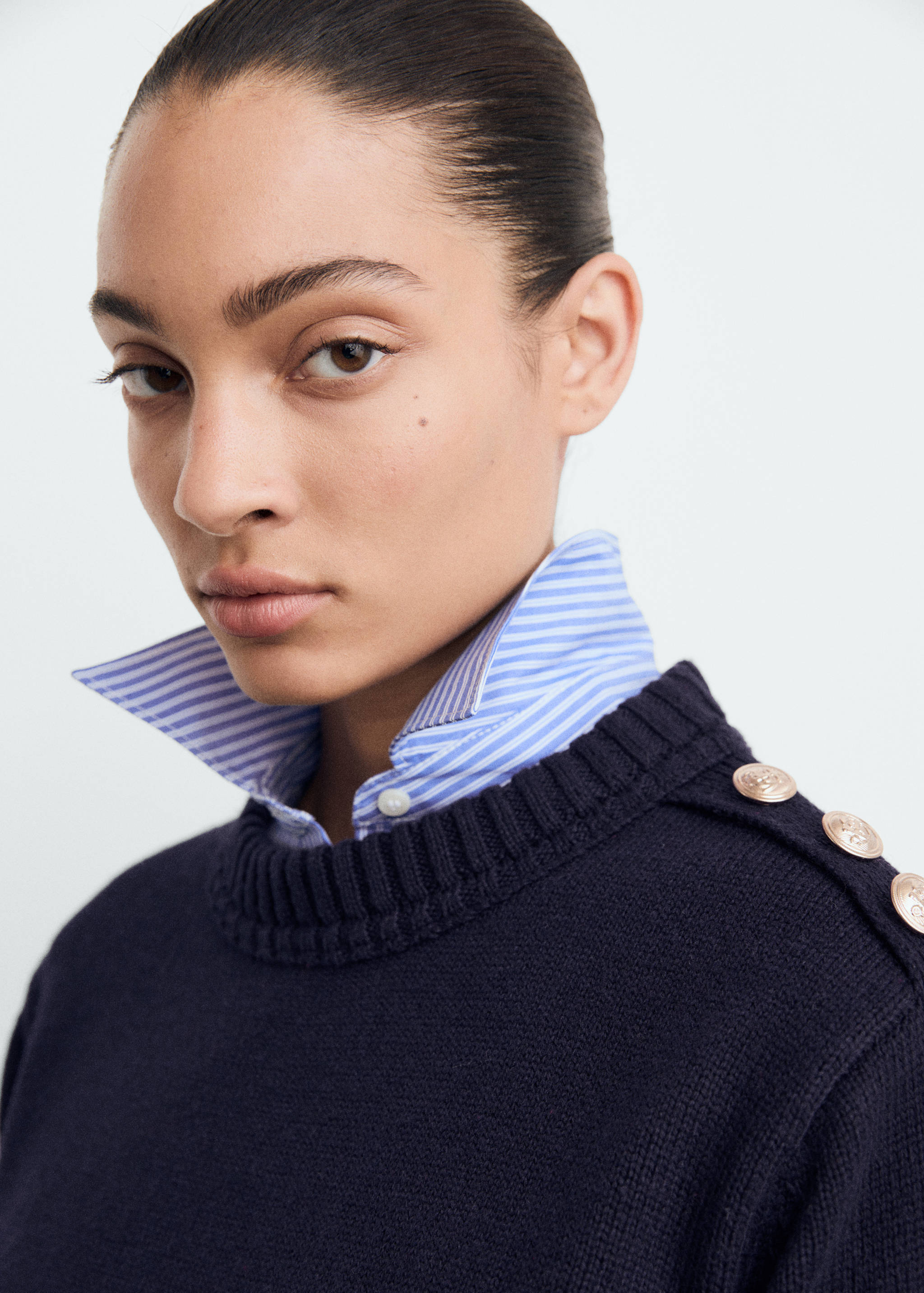 Knitted sweater with jewel buttons - Details of the article 1