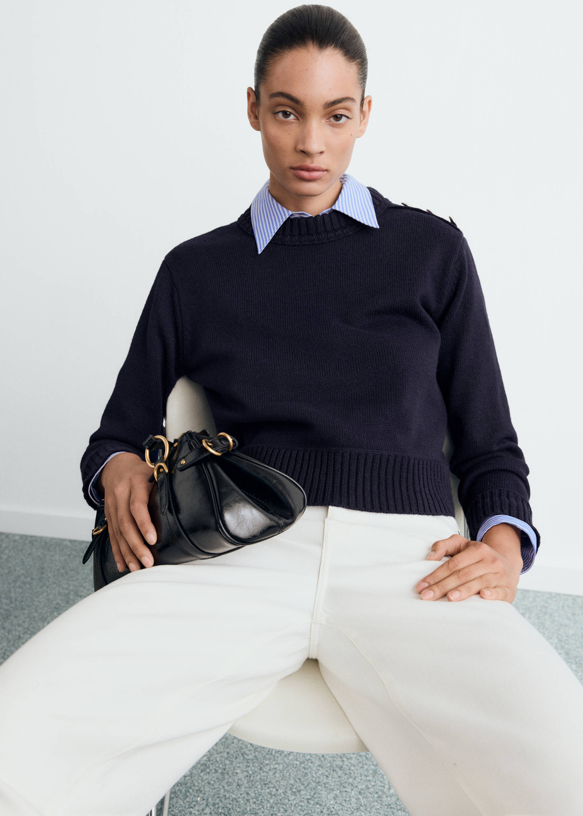 Knitted sweater with jewel buttons - Details of the article 2