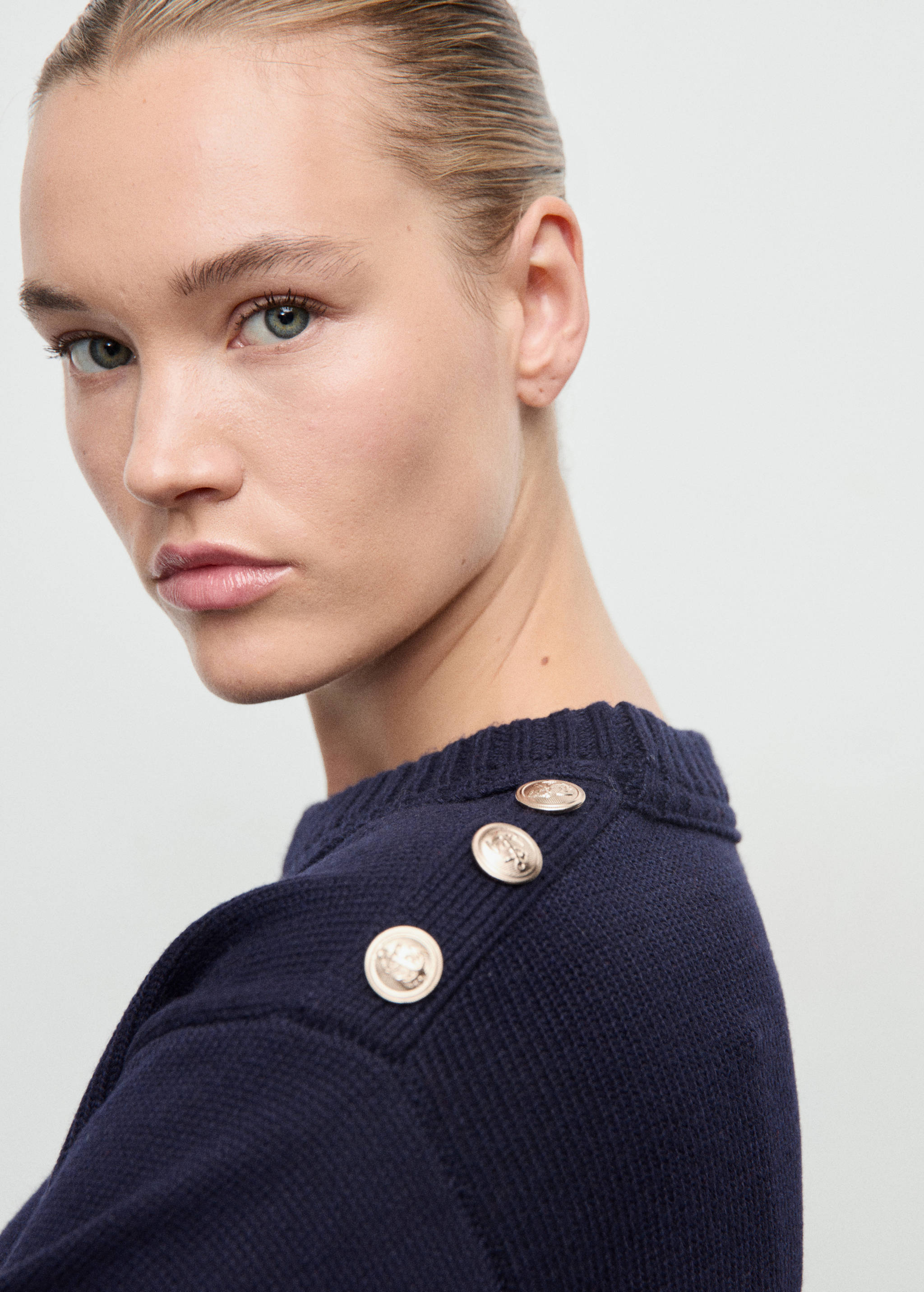 Knitted sweater with jewel buttons - Details of the article 4