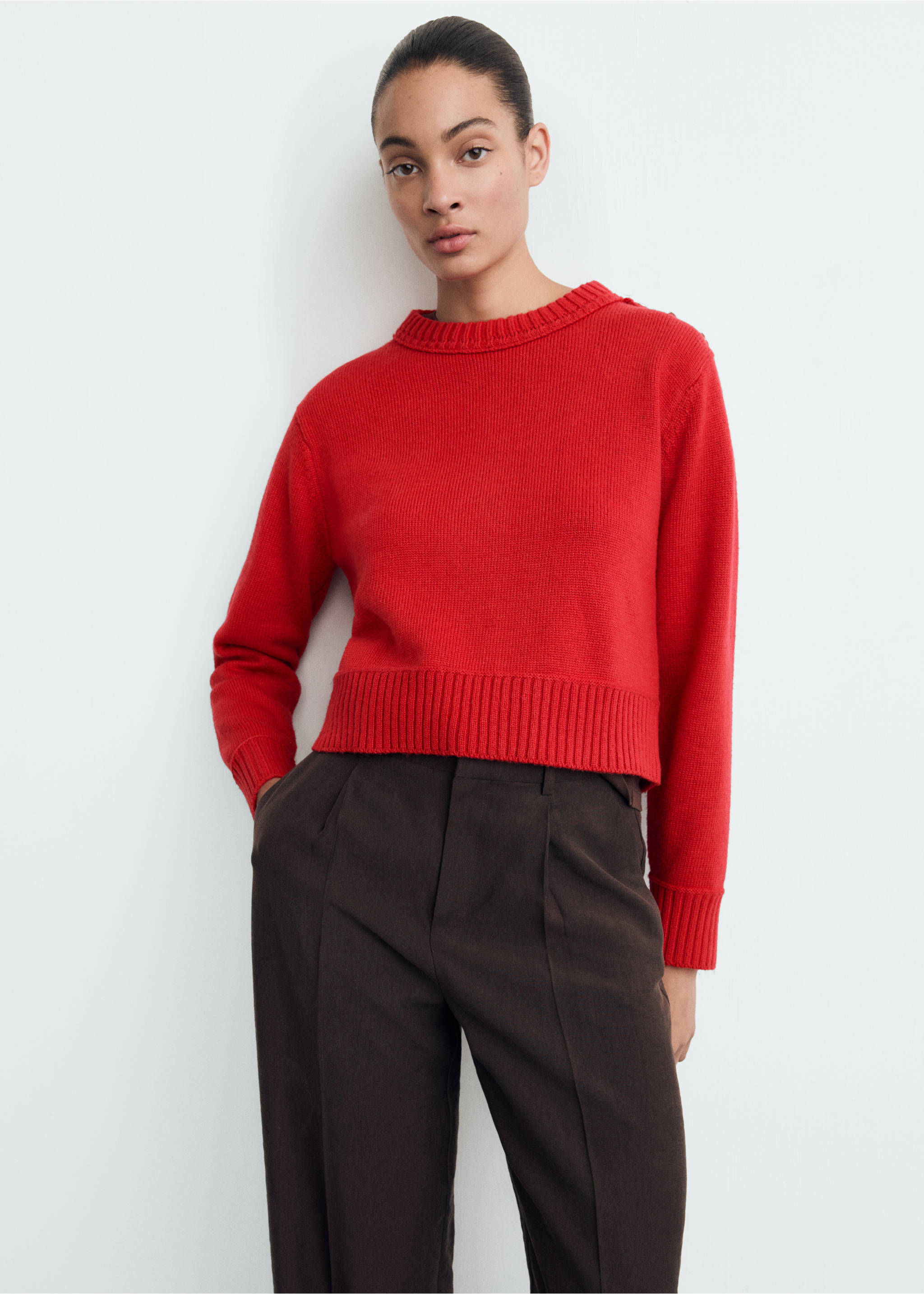 Strickpullover mit Schmuckknöpfen - Mittlere Ansicht, Rot. Ref: 87090419-00.