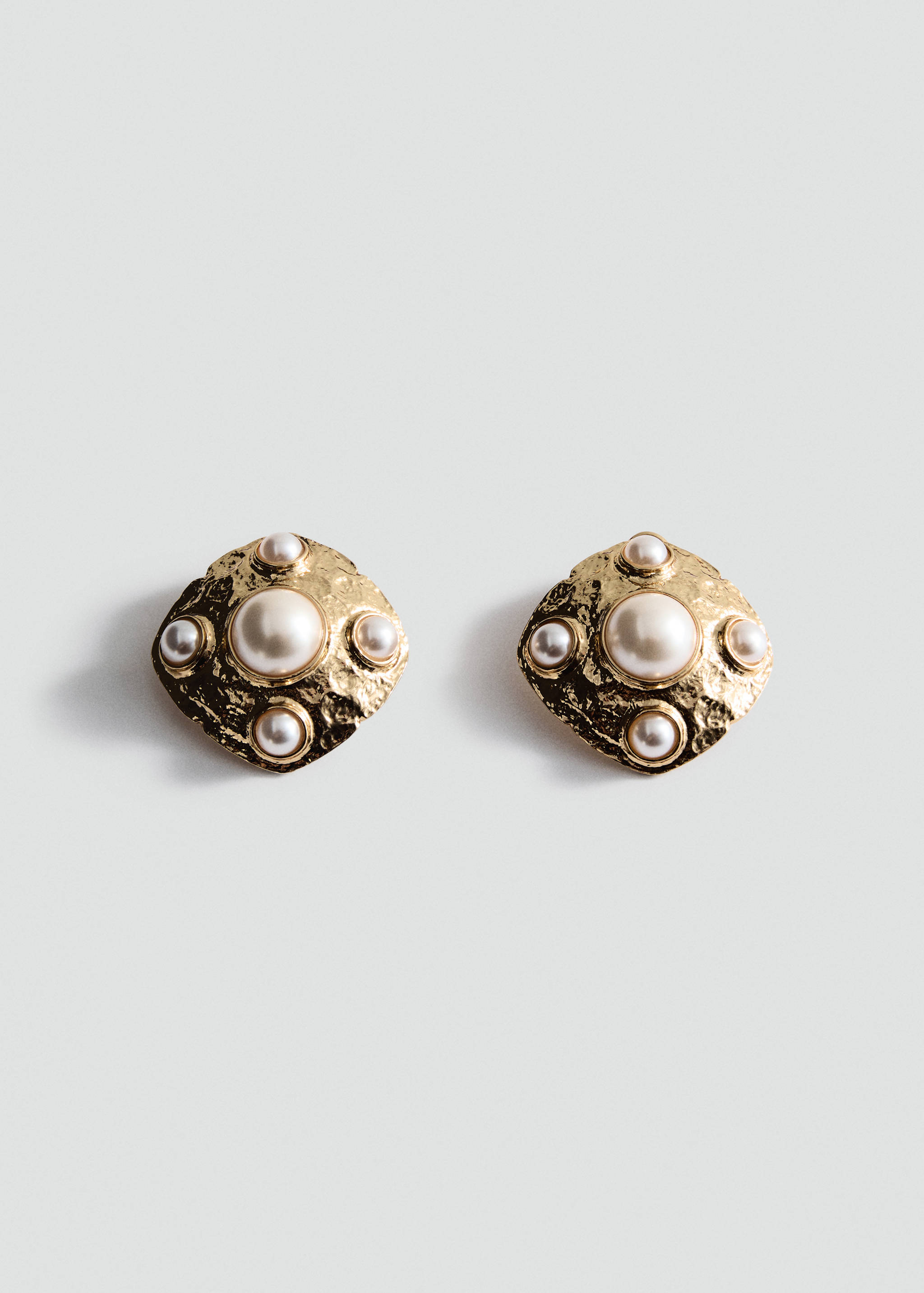 Textured earrings with pearl ornament - Article without model
