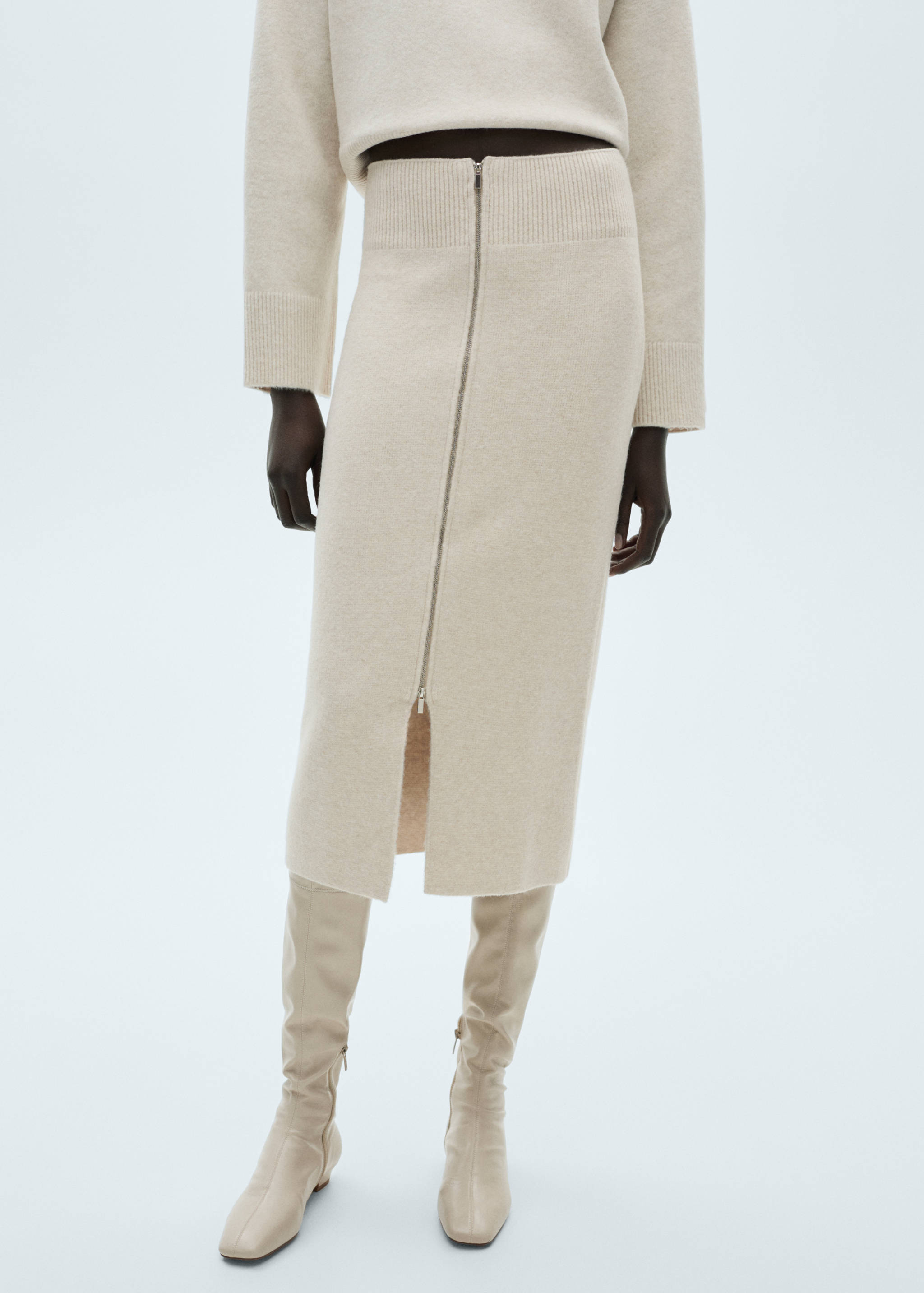 Трикотажный пиджак с геометрическим узором - Средний план