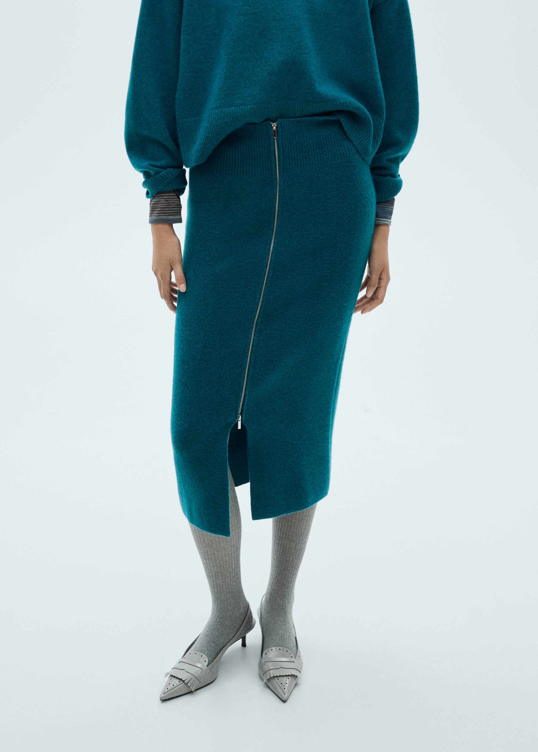 Трикотажный пиджак с геометрическим узором - Средний план