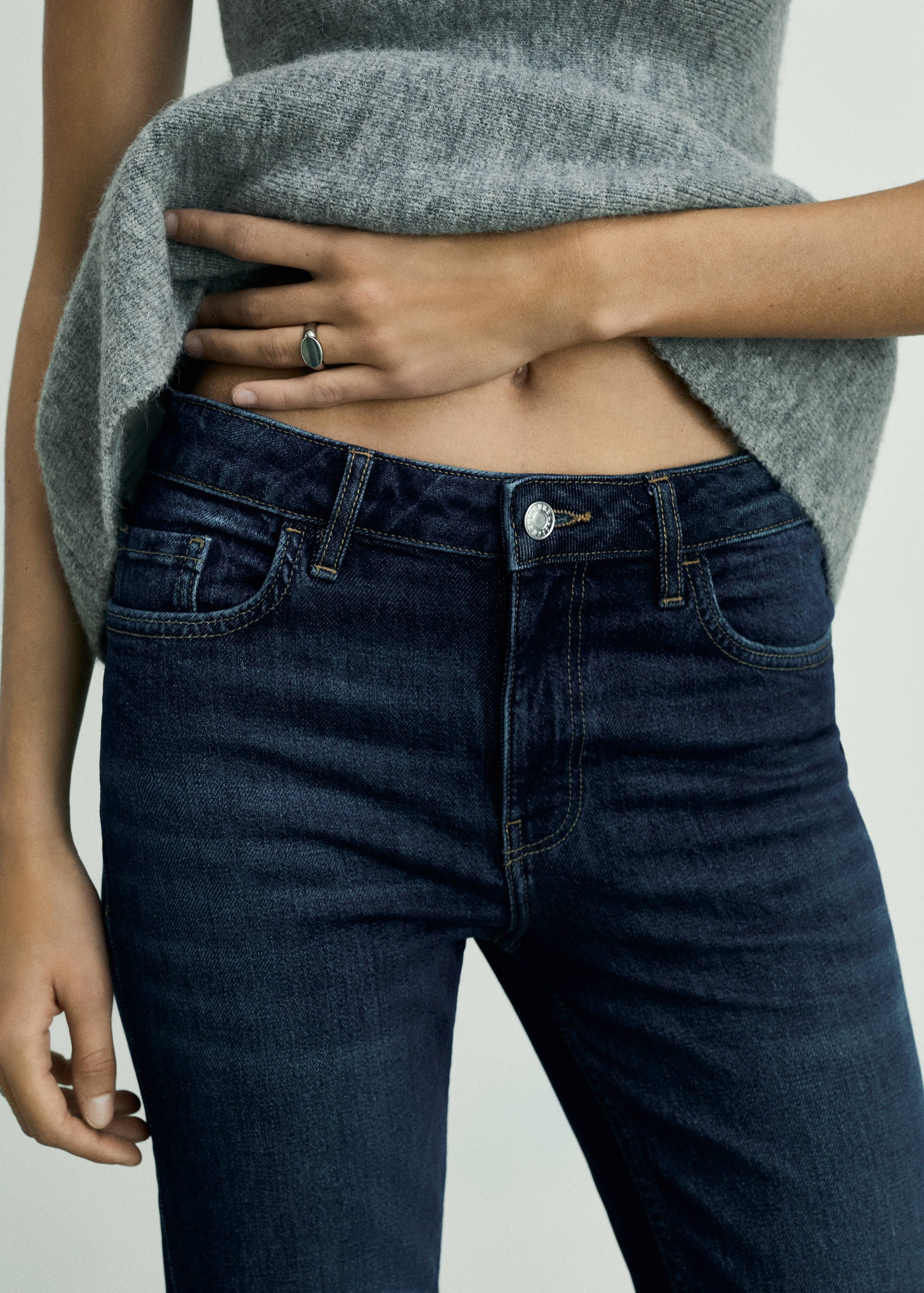 Fiona flared mid-rise jeans - Details of the article 2