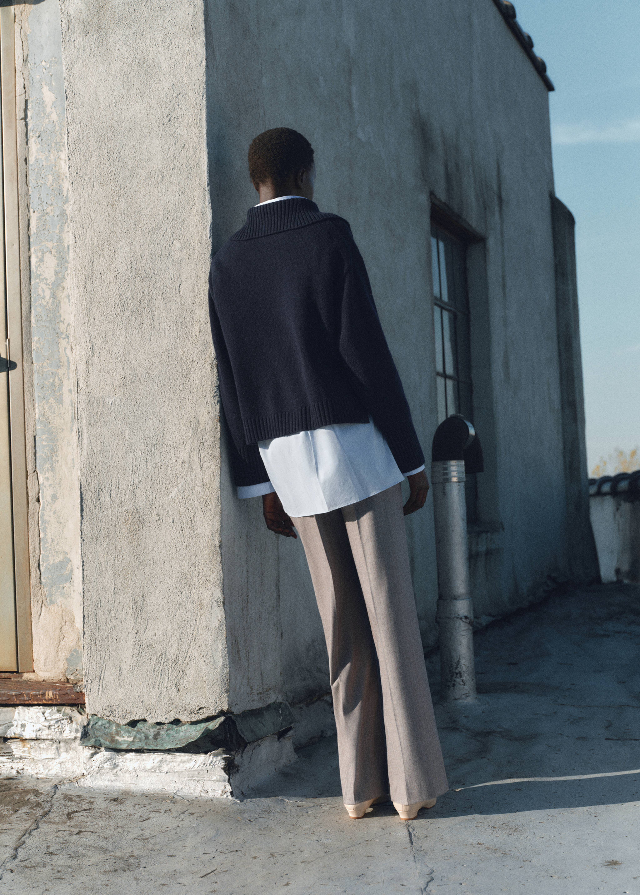 Mid-rise wide leg pants - Reverse of the article